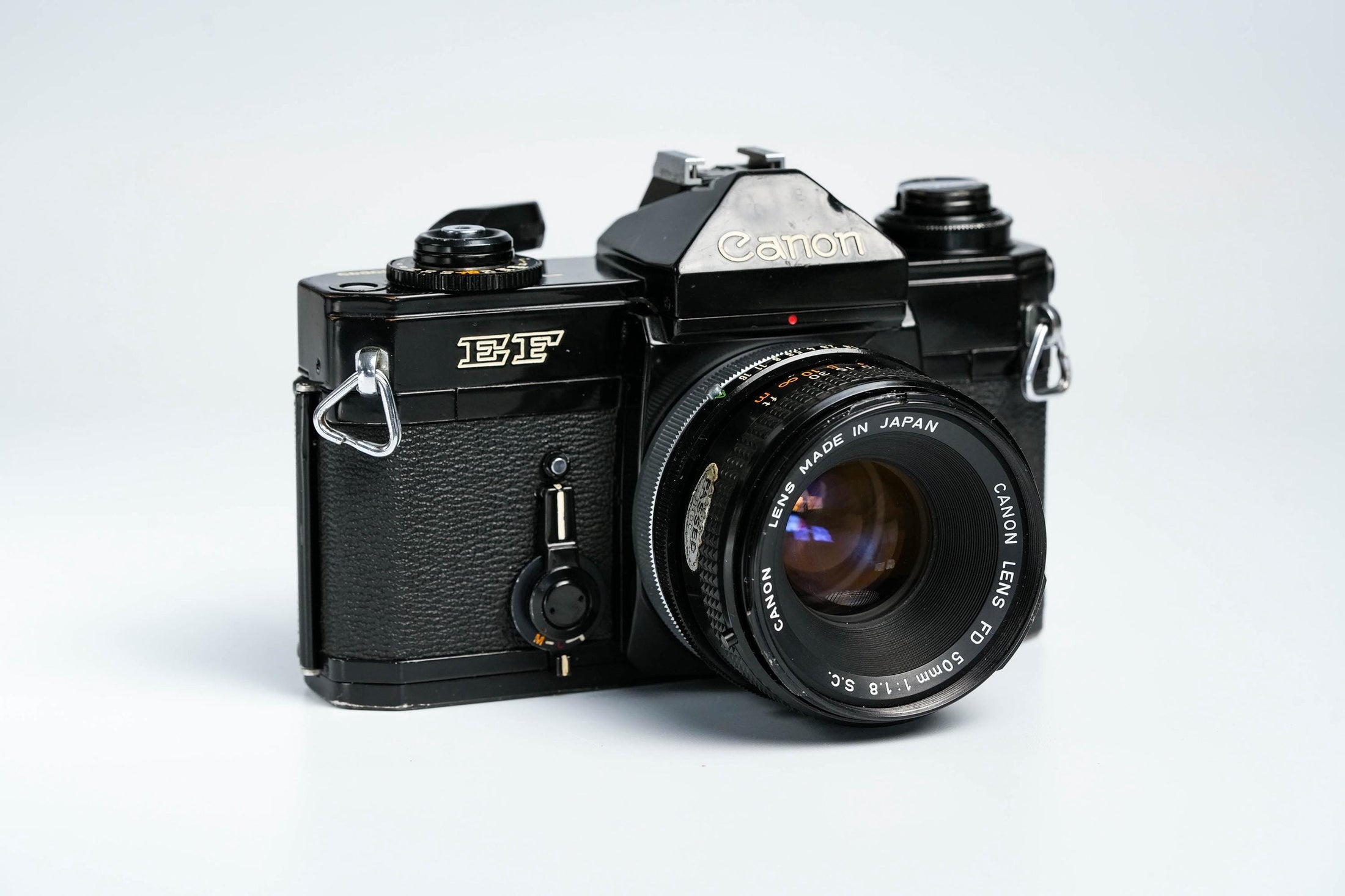 Canon EF + 50mm F1.8 SC + Gratis Kodak Gold – Vintage 35mm SLR | Volledig werkend