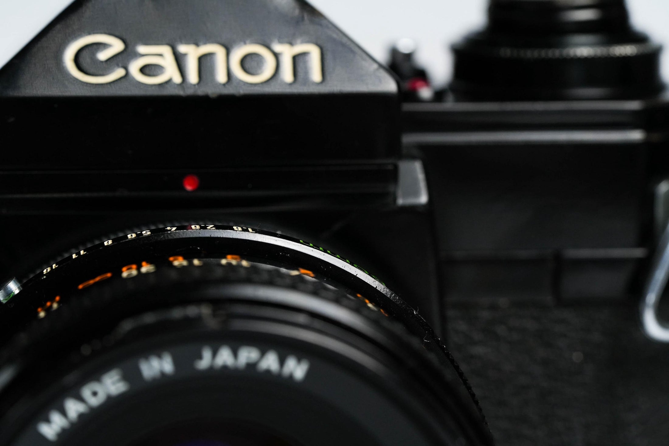 Canon EF + 50mm F1.8 SC + Gratis Kodak Gold – Vintage 35mm SLR | Volledig werkend