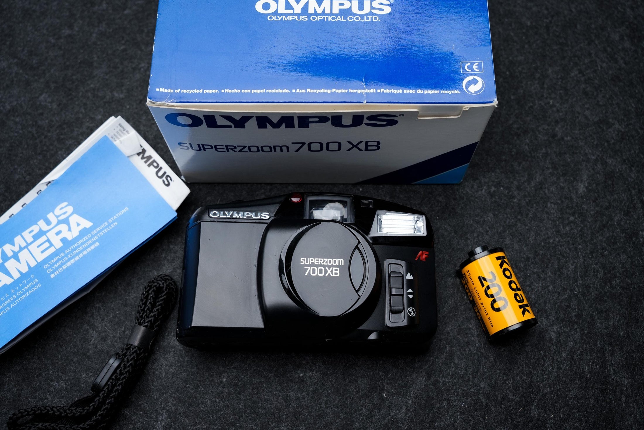 Olympus Superzoom 700XB + Gratis 35mm film – 35mm compact camera – 1997 – compleet in doos