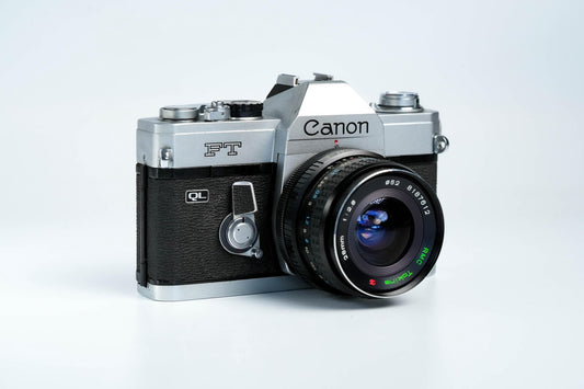 Canon FT QL + Tokina RMC 28mm f/2.8 – Volledig werkend + gratis 35mm film