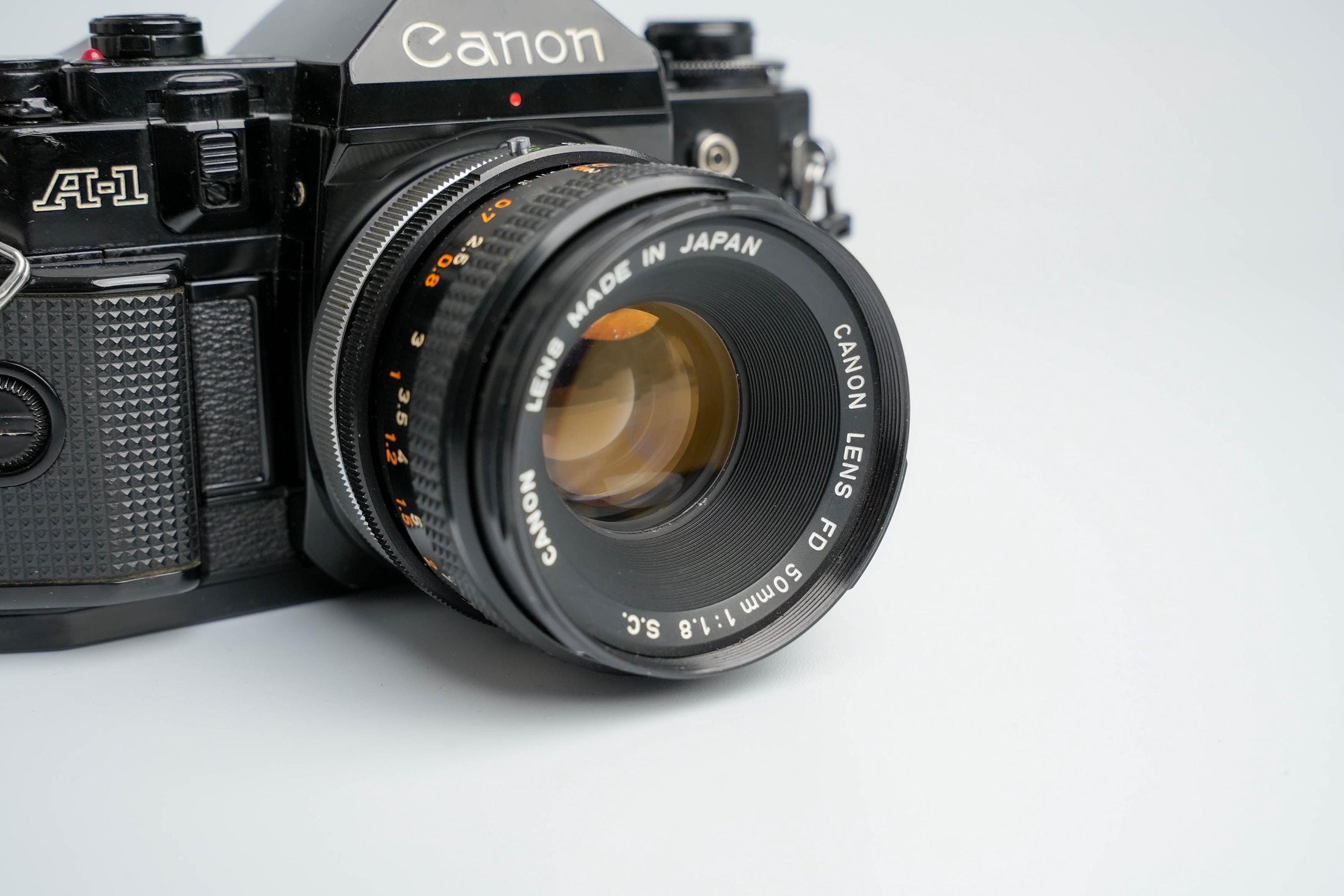 Canon A-1 Zwart – Vintage 35mm SLR met Canon FD 50mm f/1.8 Lens – Getest en Werkend
