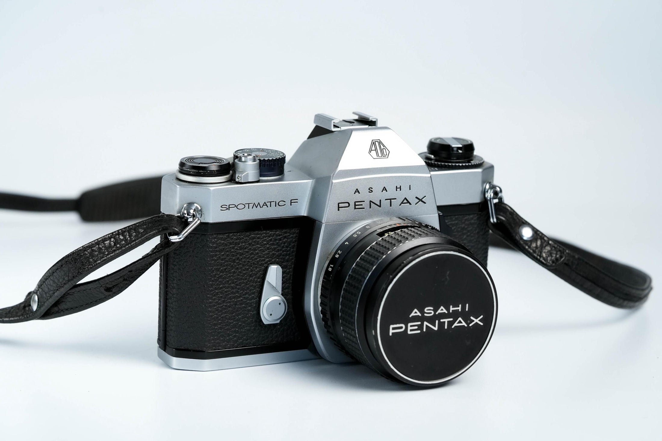 Pentax Spotmatic F + SMC Takumar 55mm f/1.8 – Volledig werkend + gratis 35mm film