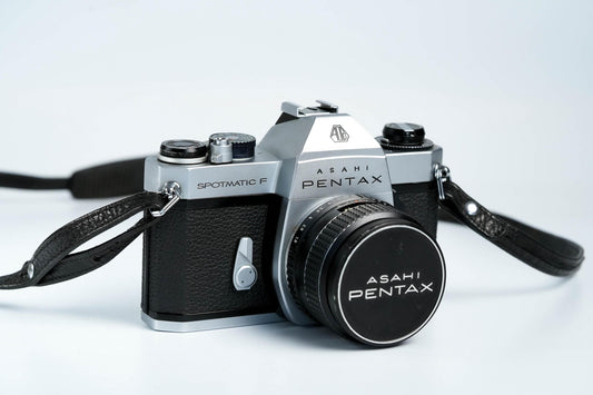 Pentax Spotmatic F + SMC Takumar 55mm f/1.8 – Volledig werkend + gratis 35mm film