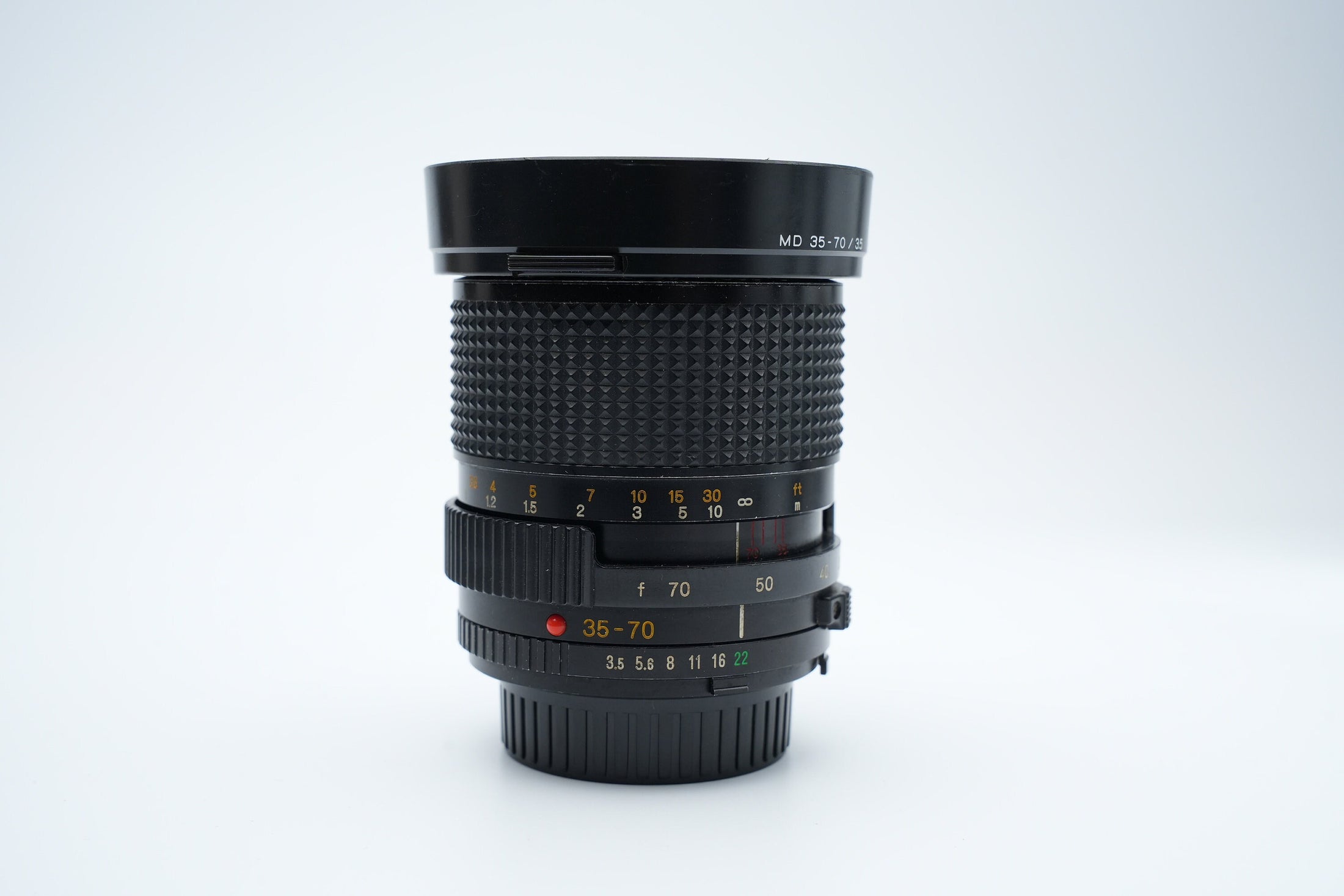 Minolta MD 35-70mm f/3.5 Macro Zoom Lens met Zonnekap