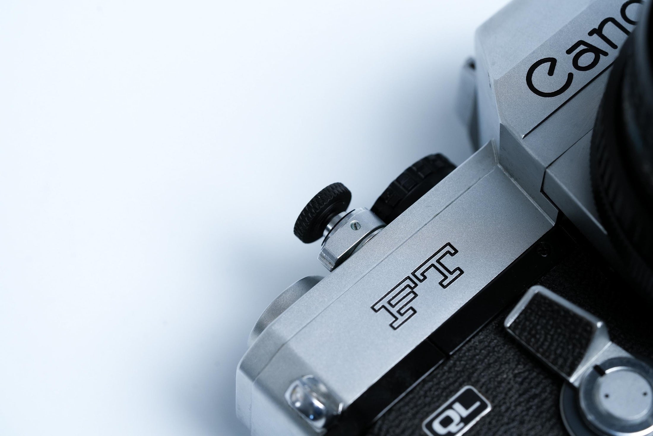 Messing ontspanknop met Japans wolkenmotief – zwart gegraveerd voor analoge en Fujifilm camera’s