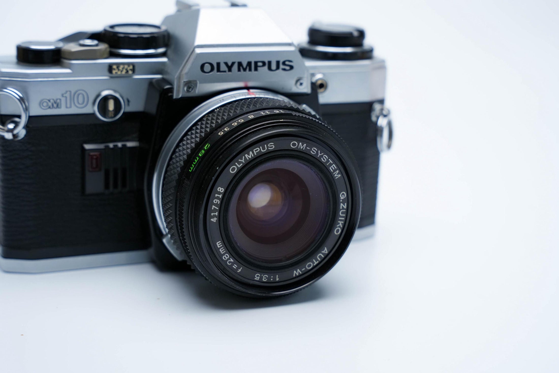 Olympus OM-10 + OM-System G.Zuiko 28mm f/3.5 + Gratis Kodak Gold 35mm
