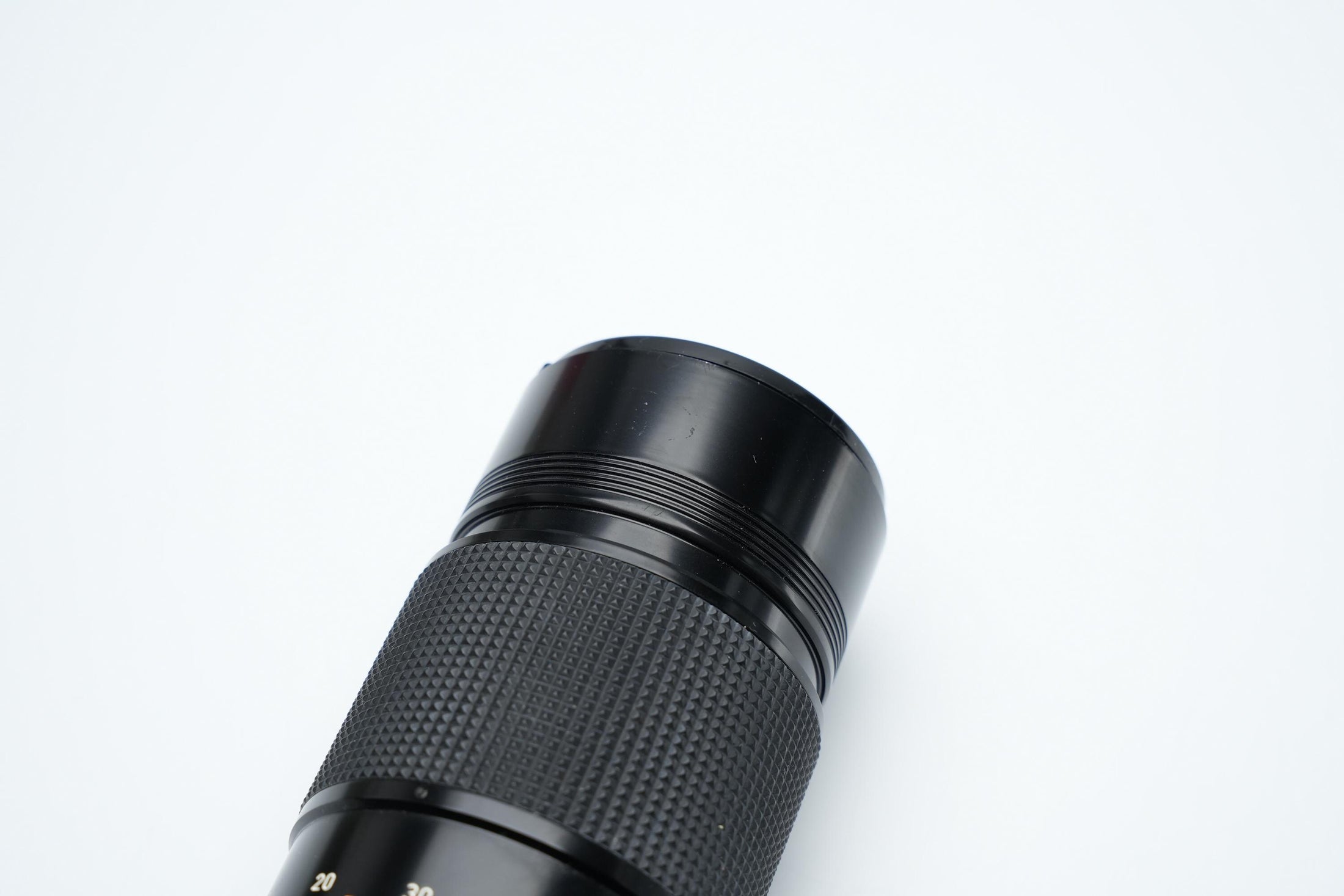 Canon FD 200mm f/4 S.S.C. Telelens - Iconische Optiek met Reinigingspotentieel
