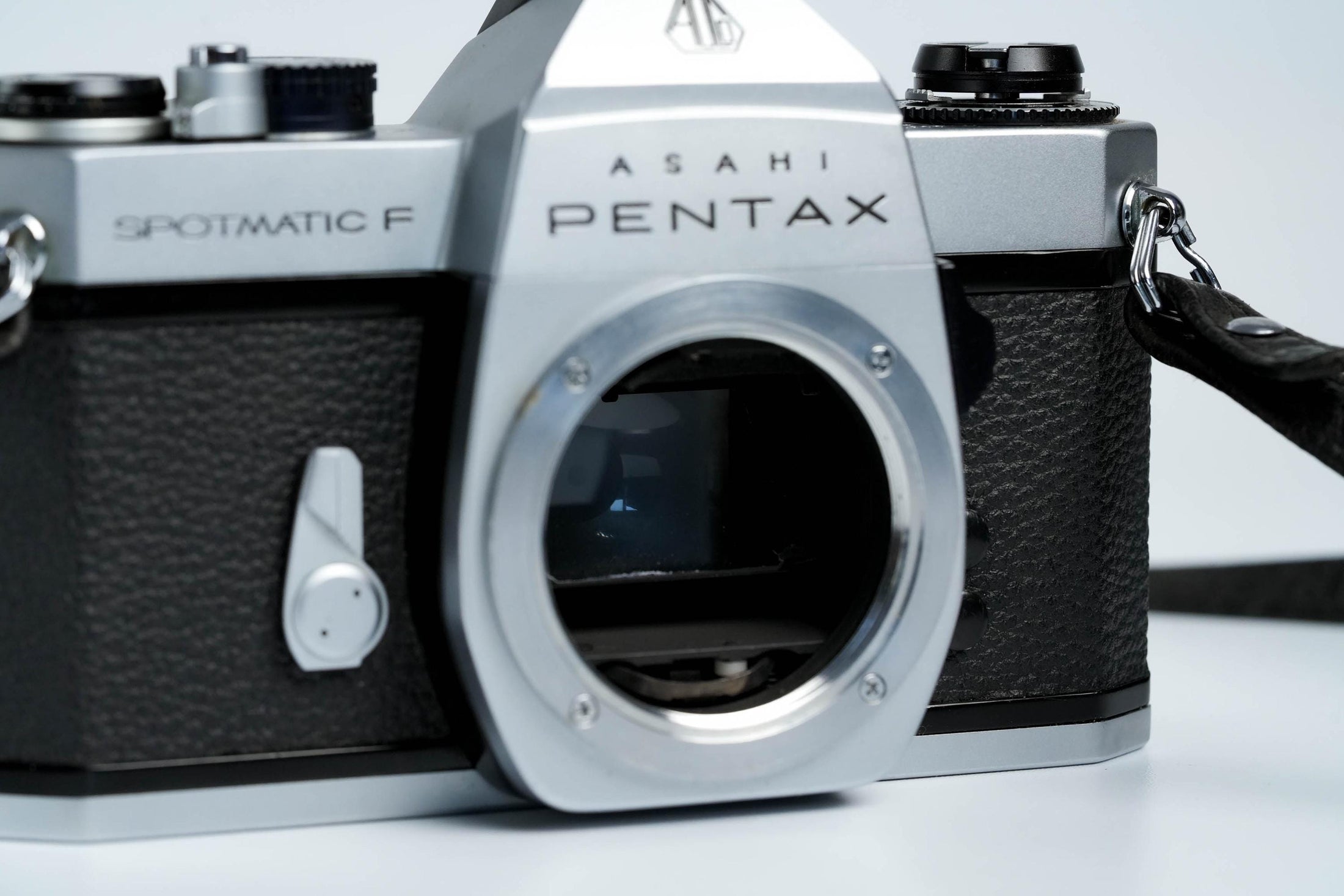 Pentax Spotmatic F + SMC Takumar 55mm f/1.8 – Volledig werkend + gratis 35mm film