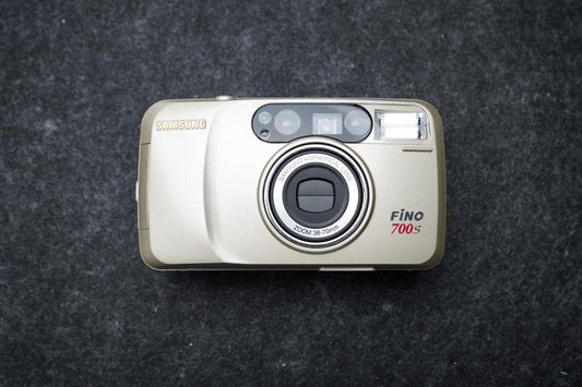 Samsung Fino 700S + gratis 35mm film – 35mm point-and-shoot camera – jaren 1990 – nieuw in doos, old stock by Unseend