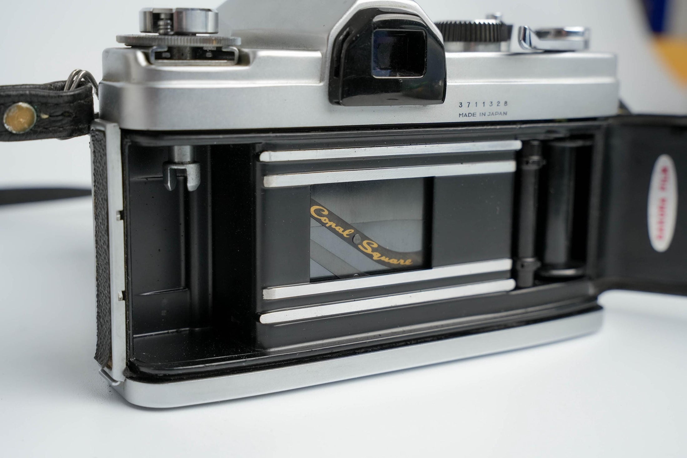 Konica FP – Klassieke 35mm SLR met Hexanon 135mm f/3.5 Lens – Getest en Werkend