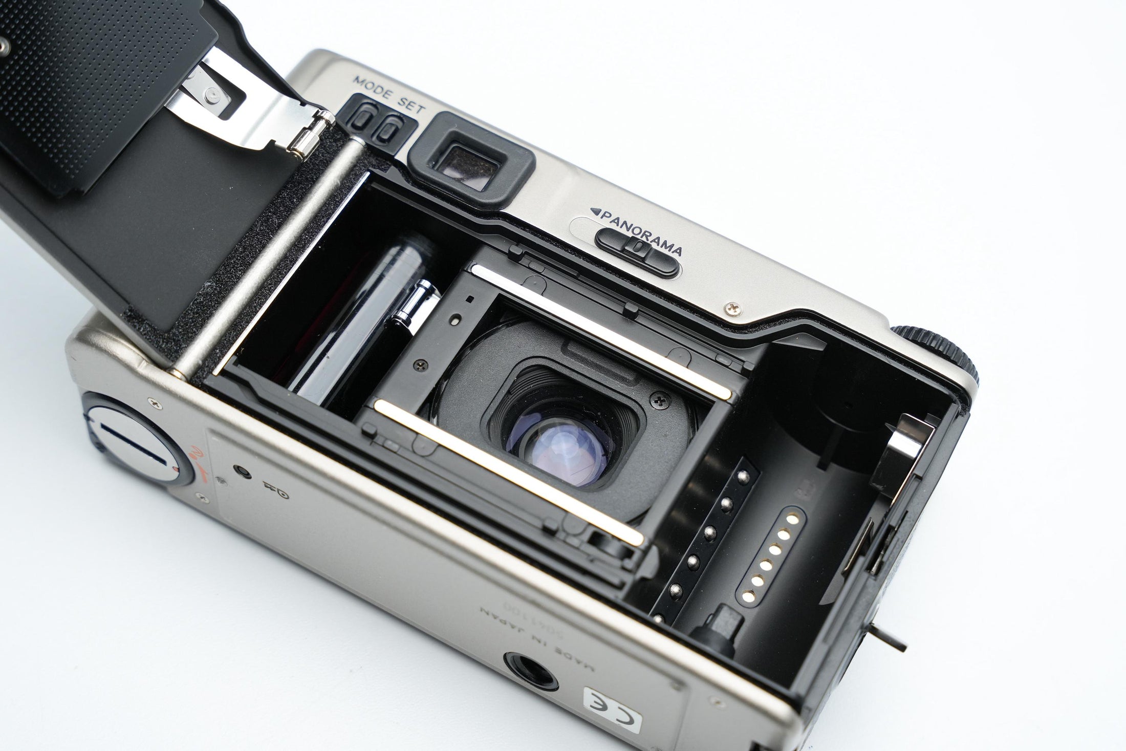 Nikon 35Ti – premium point-and-shoot camera – 1993 – titanium behuizing