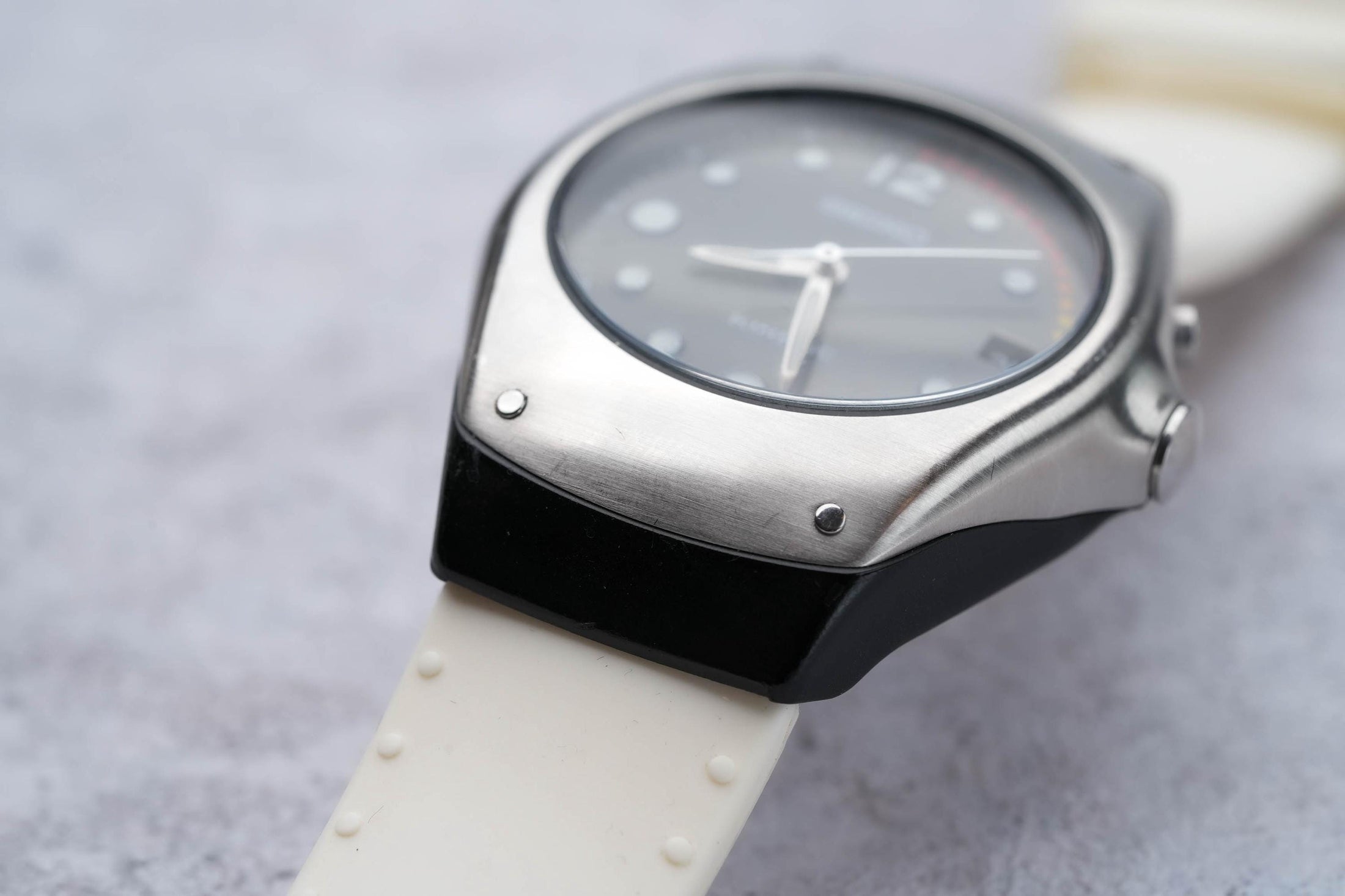Seiko Kinetic 5M42-0E49 - Vintage Stijl met Witte Siliconen Band | Goed Werkend