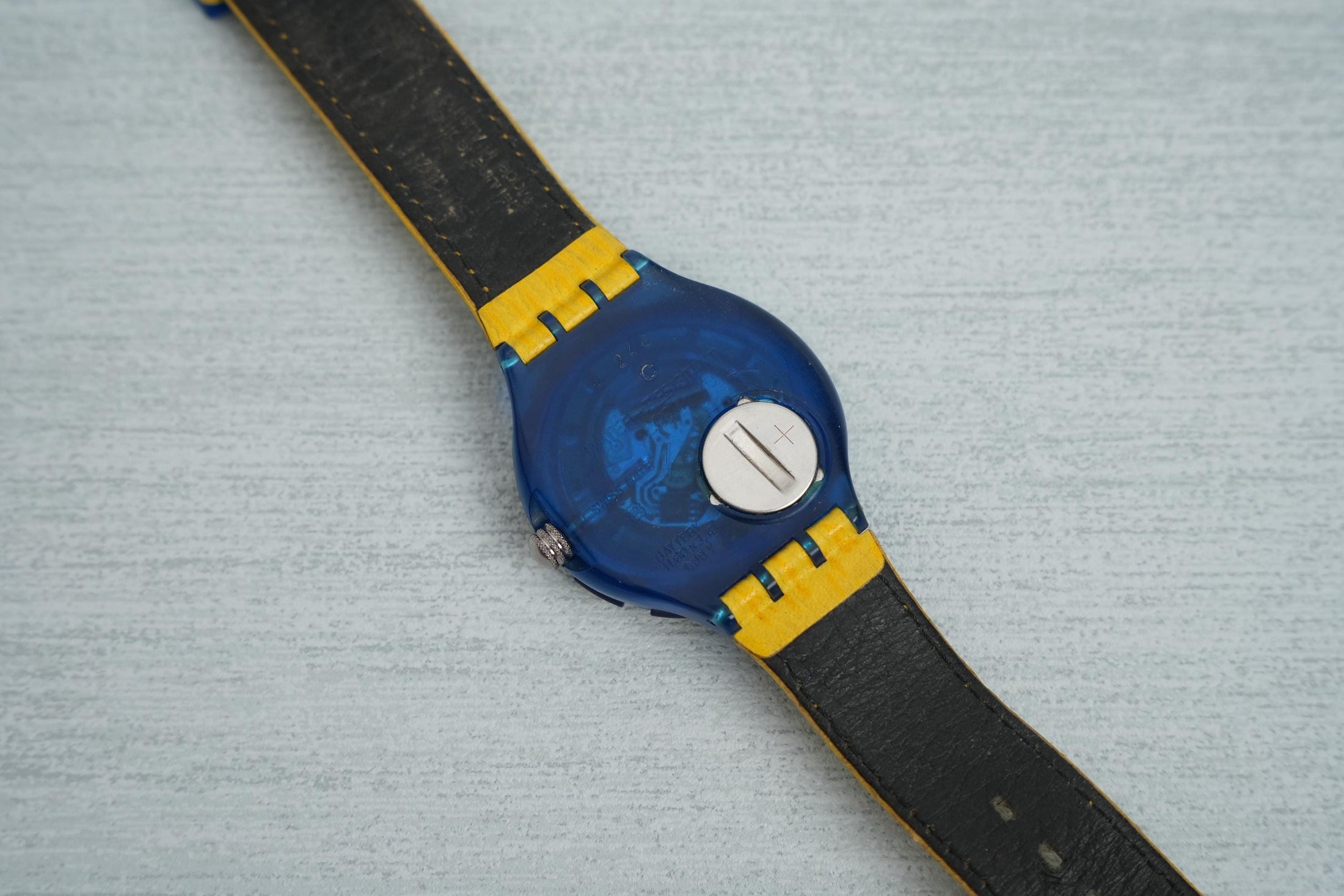Swatch Scuba 200 "Divine" SDN102 – Vintage Duikhorloge 1990 met Gele Leren Band
