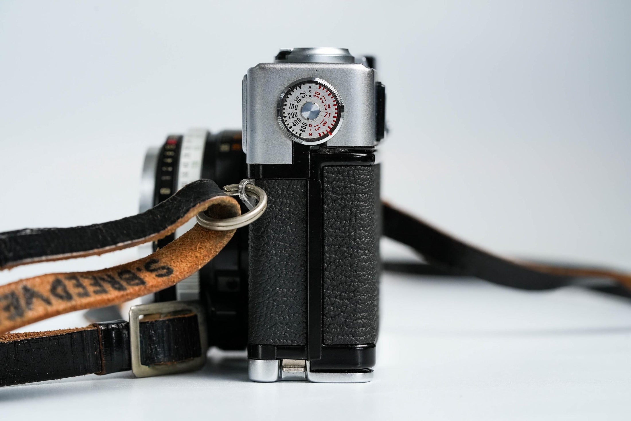 Olympus 35 SP + G. Zuiko 42mm f/1.7 + Gratis Kodak Gold – Zeldzame rangefinder | Volledig werkend | Met leren hoes en lensdop
