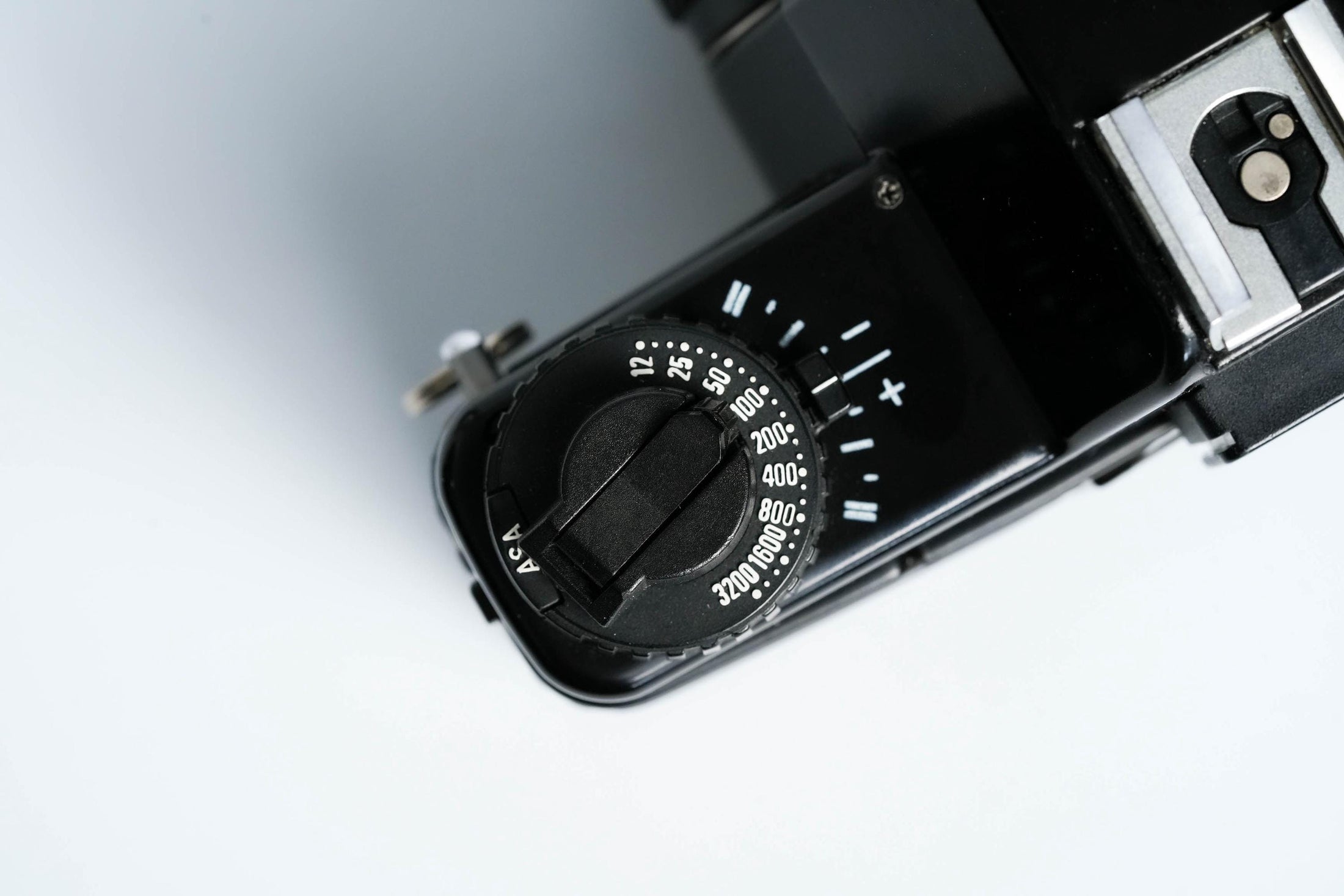 Praktica BCA + Prakticar 50mm f/2.4 + gratis 35mm film – Elektronische vintage SLR