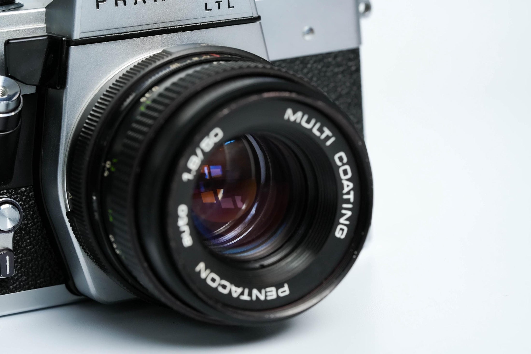 Praktica LTL + Pentacon 50mm f/1.8 + gratis 35mm film – Mechanische vintage SLR