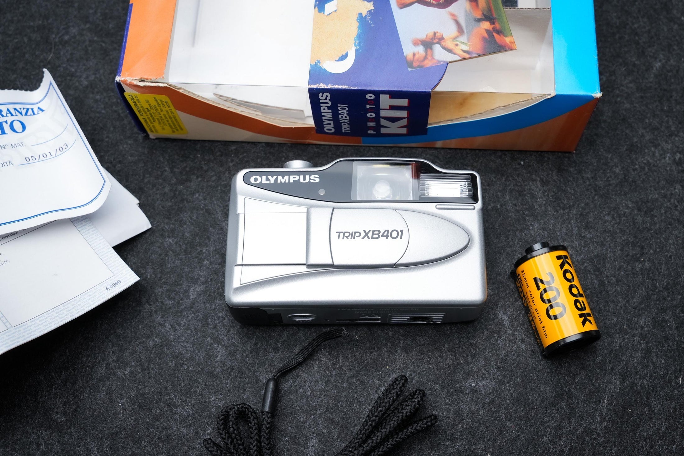 Olympus Trip XB401 + Gratis 35mm film – 35mm compact camera – 2000 – nieuw in doos, old stock, getest