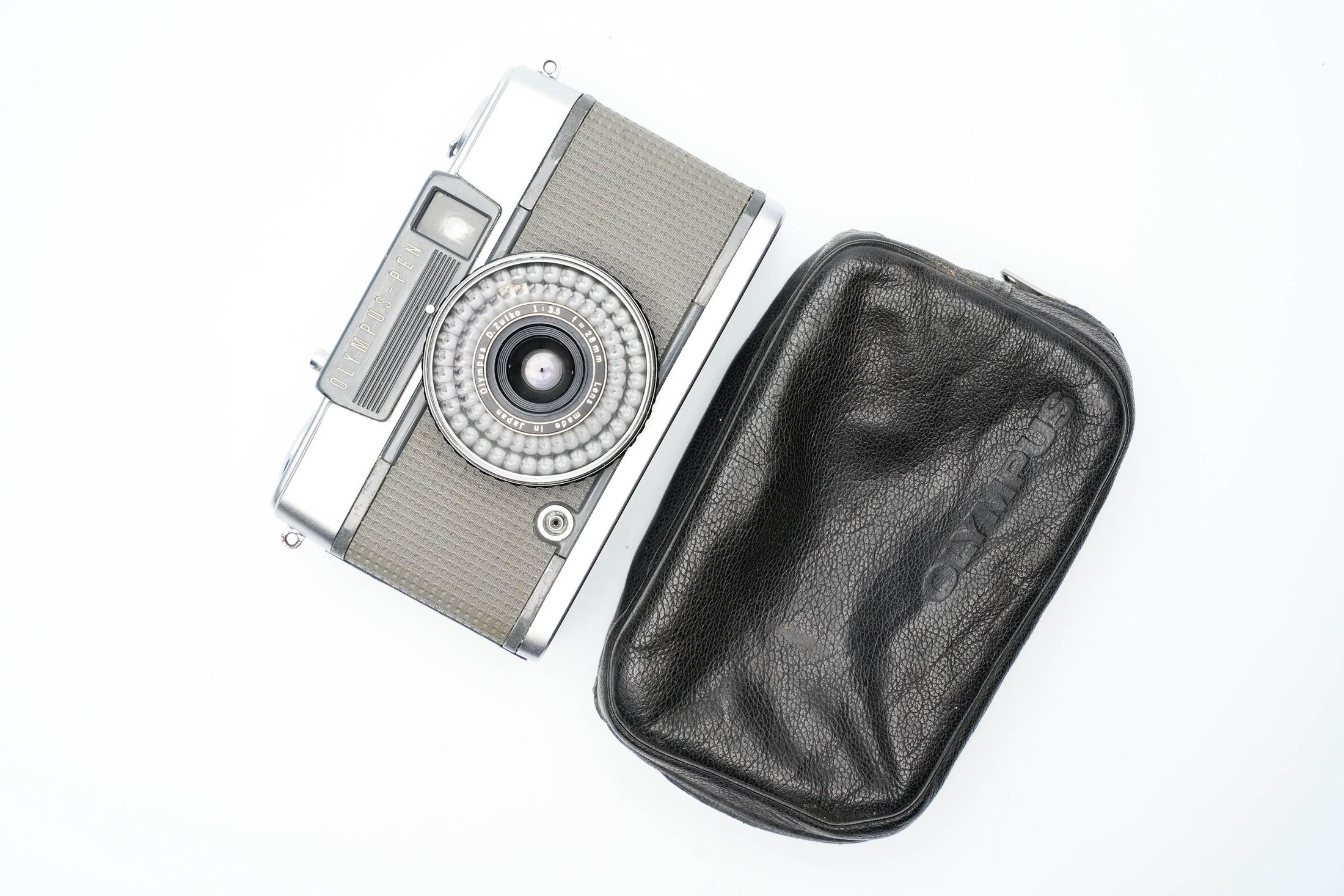 Olympus Pen EE-2 – Compacte Vintage Camera met Origineel Beschermhoesje