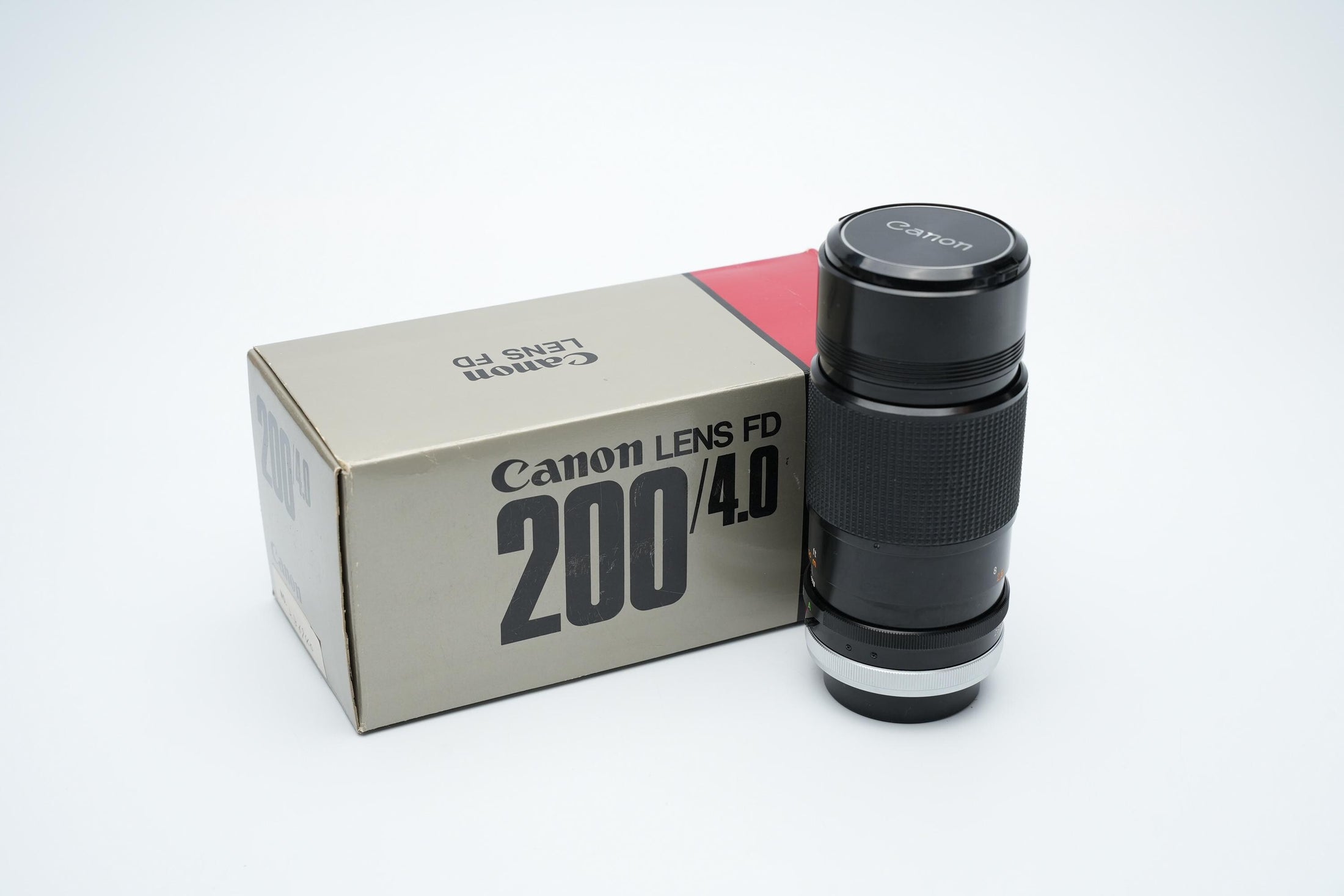 Canon FD 200mm f/4 S.S.C. Telelens - Iconische Optiek met Reinigingspotentieel