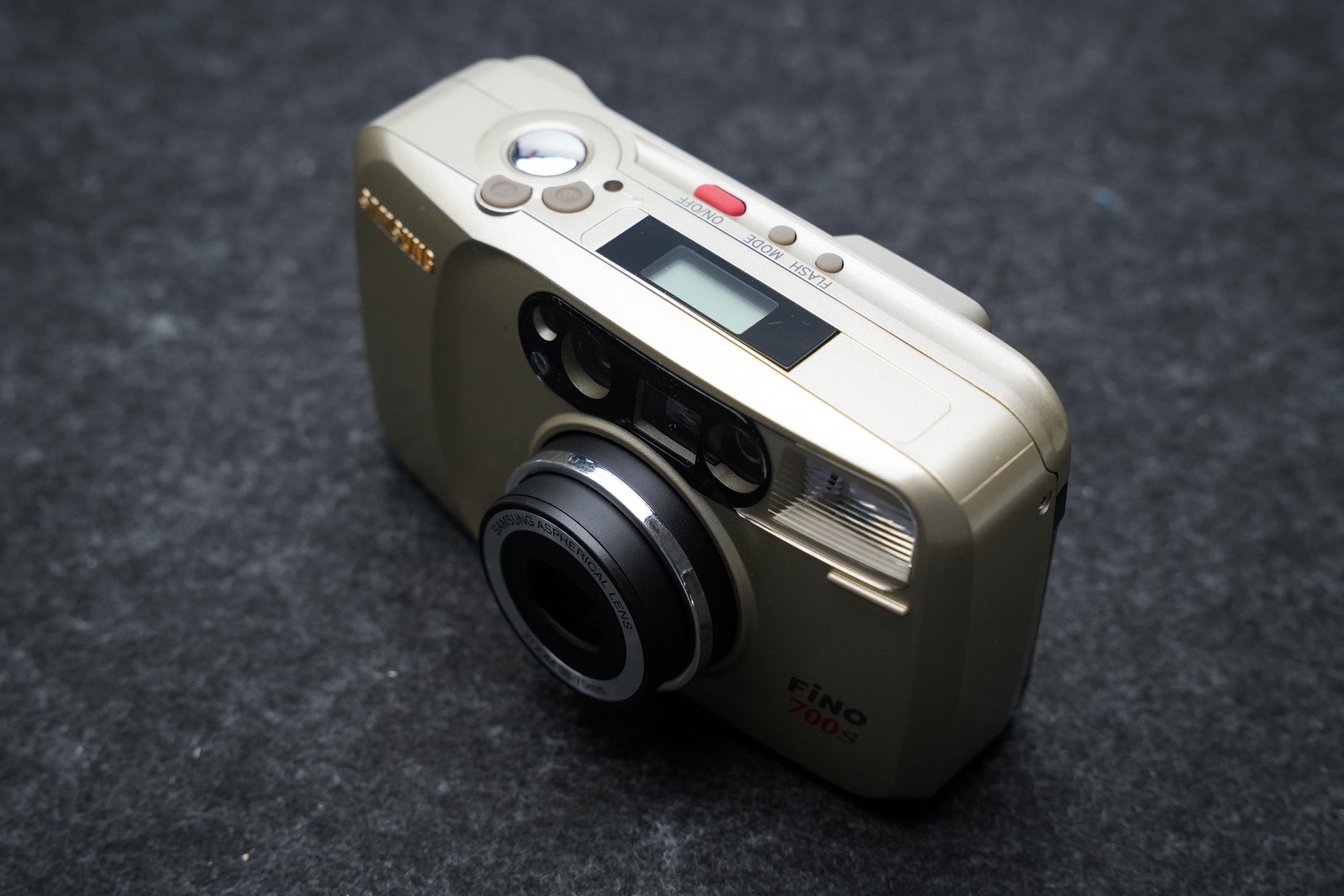 Samsung Fino 700S + gratis 35mm film – 35mm point-and-shoot camera – jaren 1990 – nieuw in doos, old stock