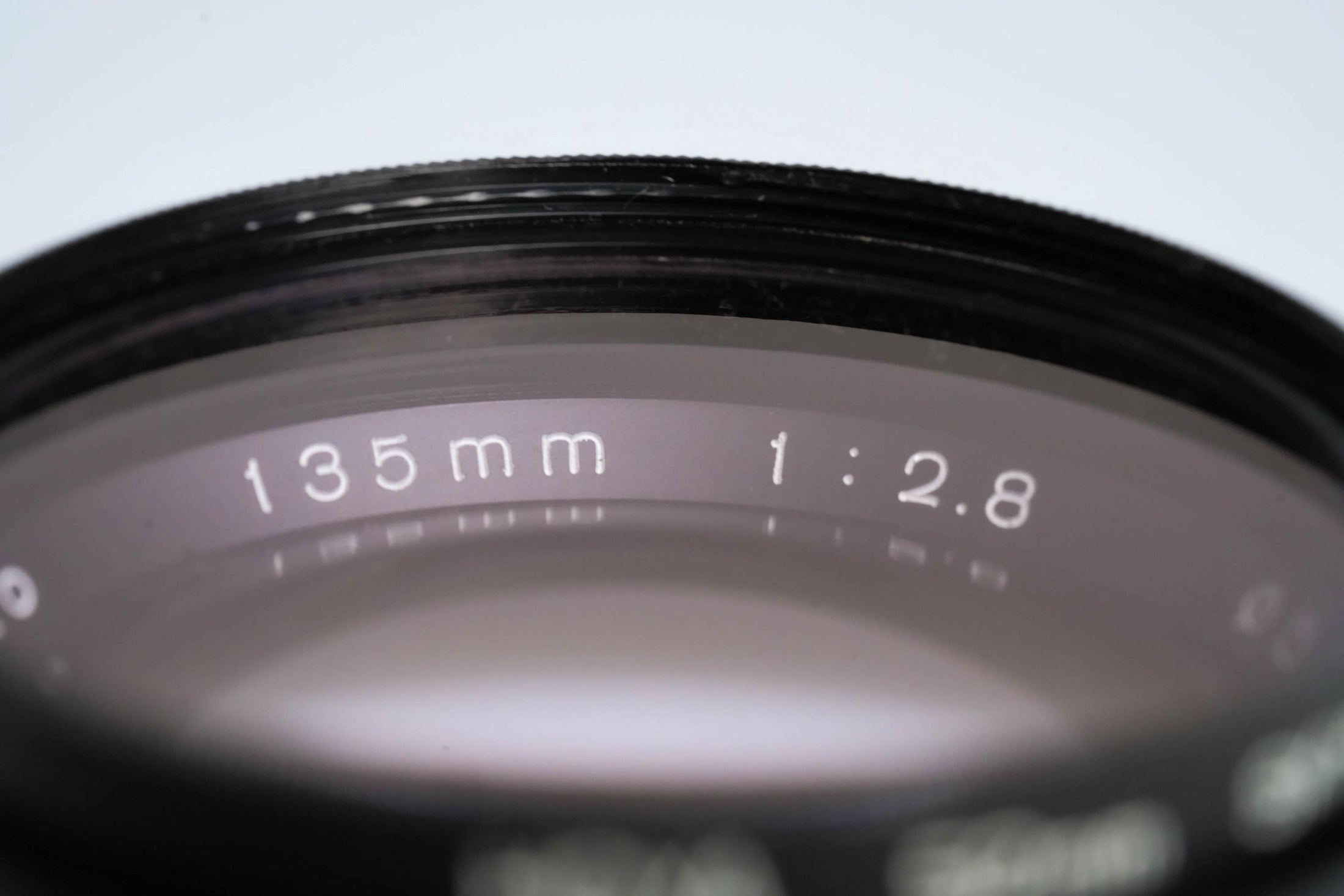 Tokina 135mm f2.8 (Canon FD) – Klassieke Telelens met Snel Diafragma