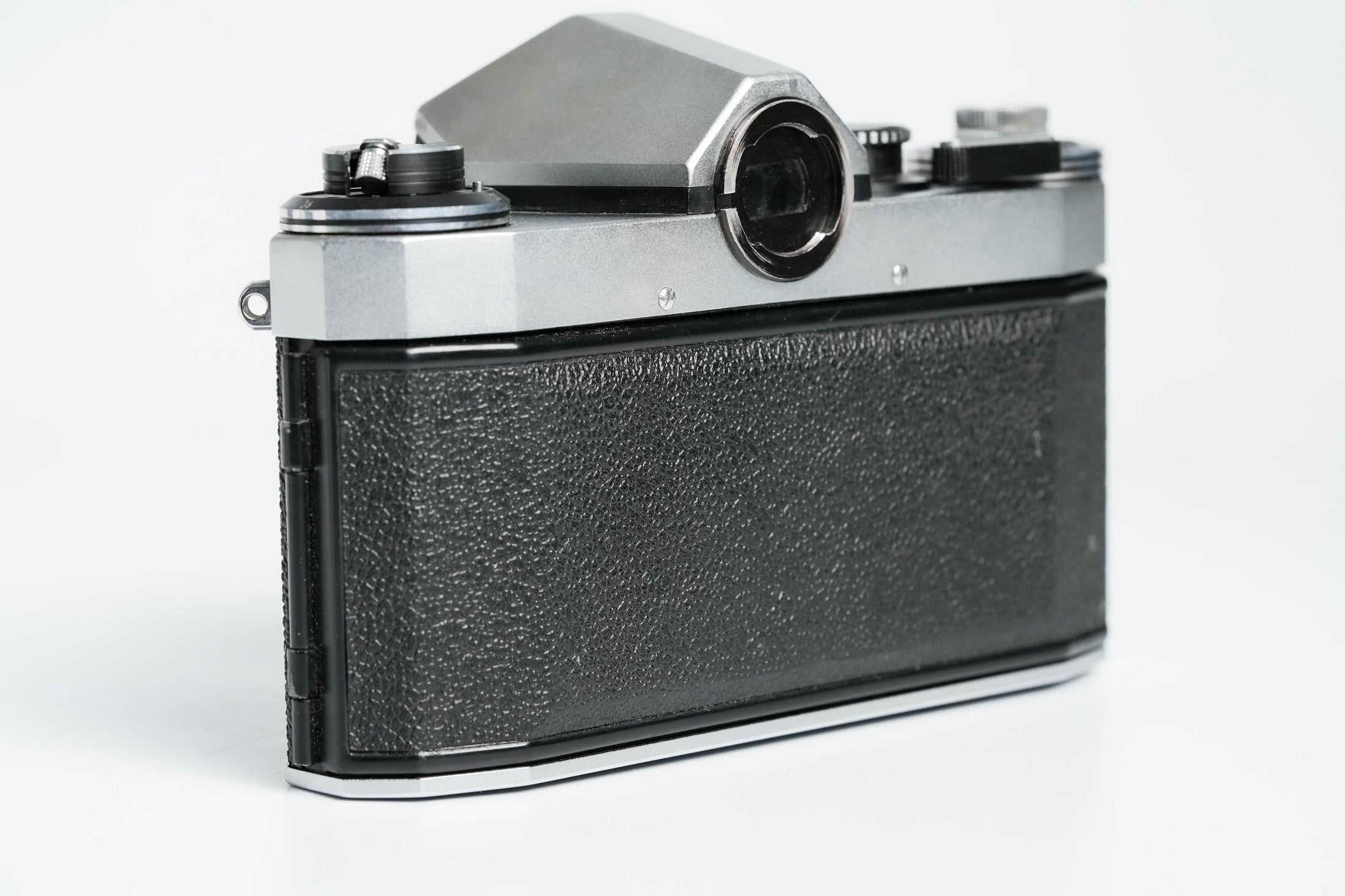 Praktica Super TL + Meyer-Optik Görlitz Domiplan 50mm f/2.8 + gratis 35mm film – Vintage SLR