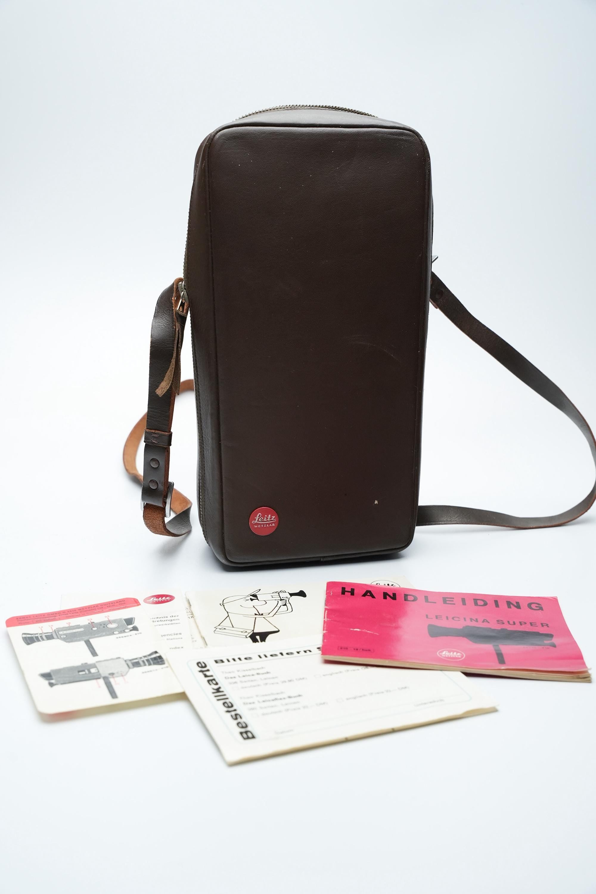 Leitz Leicina Super – Super 8 camera – 1970s – f/1.9 Vario 8–64mm lens – originele leren tas & handleiding