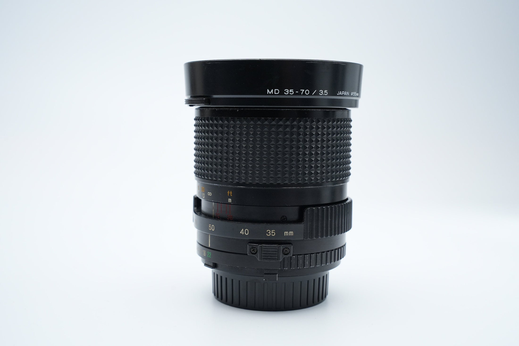 Minolta MD 35-70mm f/3.5 Macro Zoom Lens met Zonnekap
