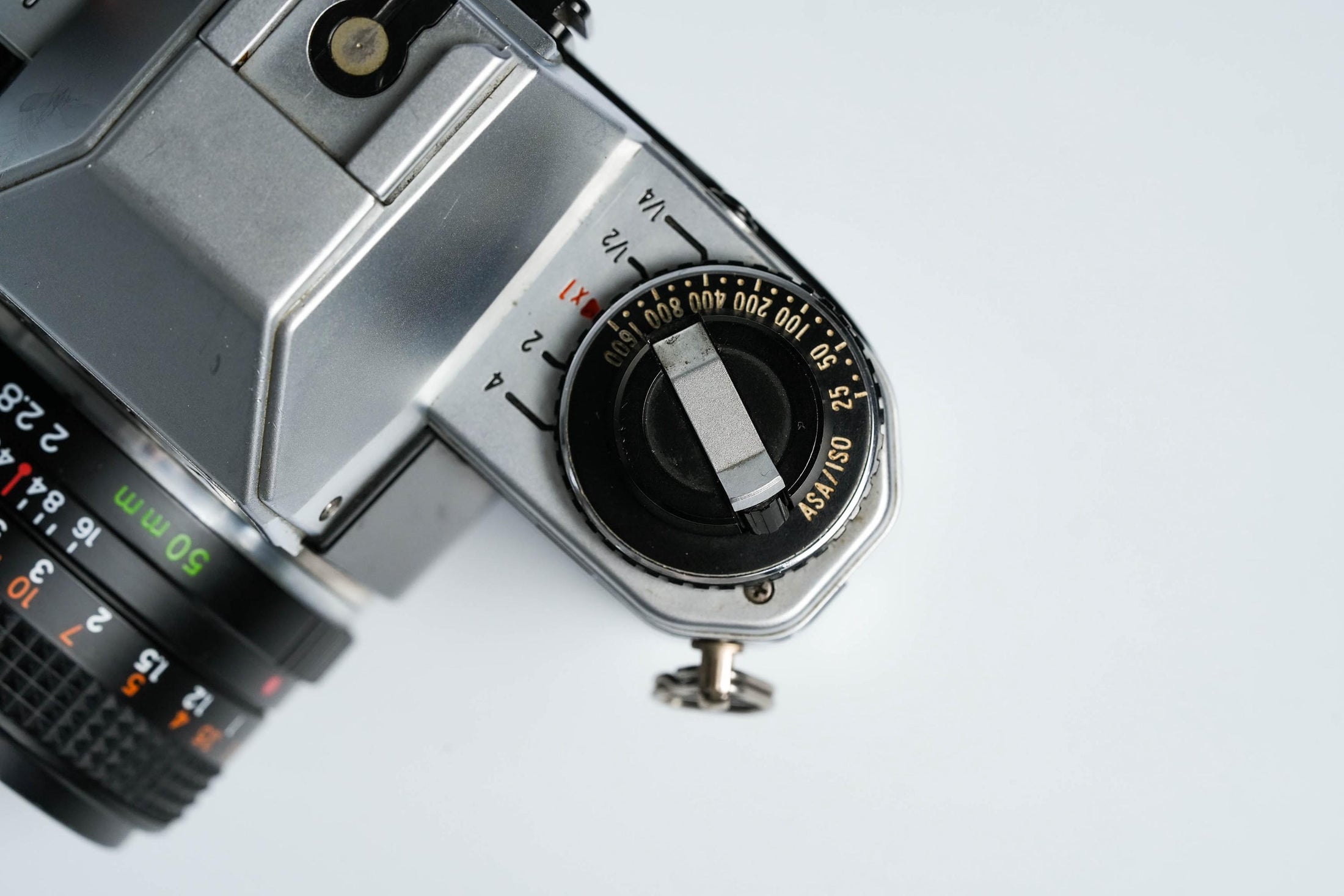 Yashica FX-70 Quartz + Yashica 50mm f/2 + Gratis Kodak Gold – Vintage 35mm SLR | Volledig werkend