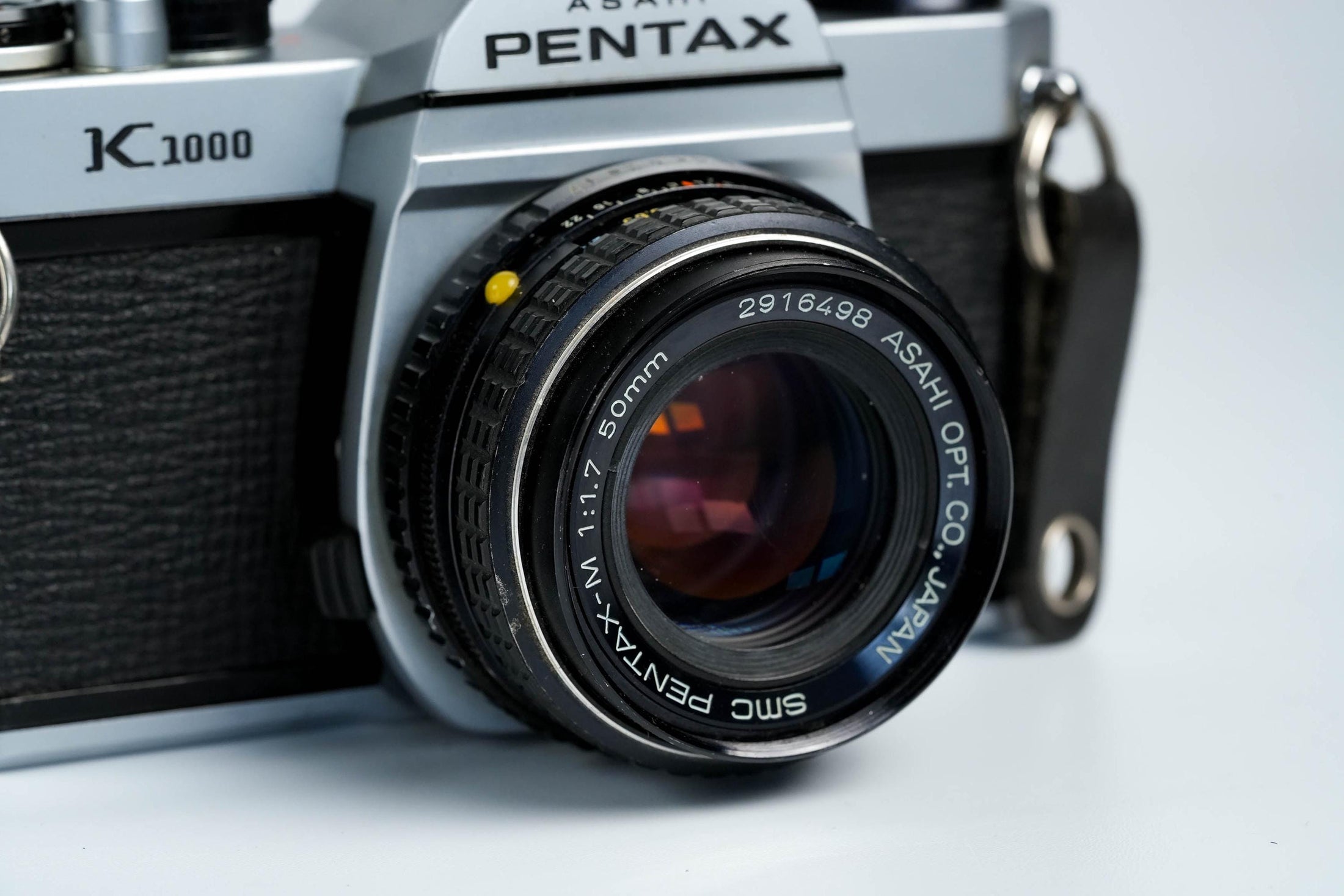 Pentax K1000 + SMC Pentax-M 50mm f/1.7 – Volledig werkend + gratis 35mm film