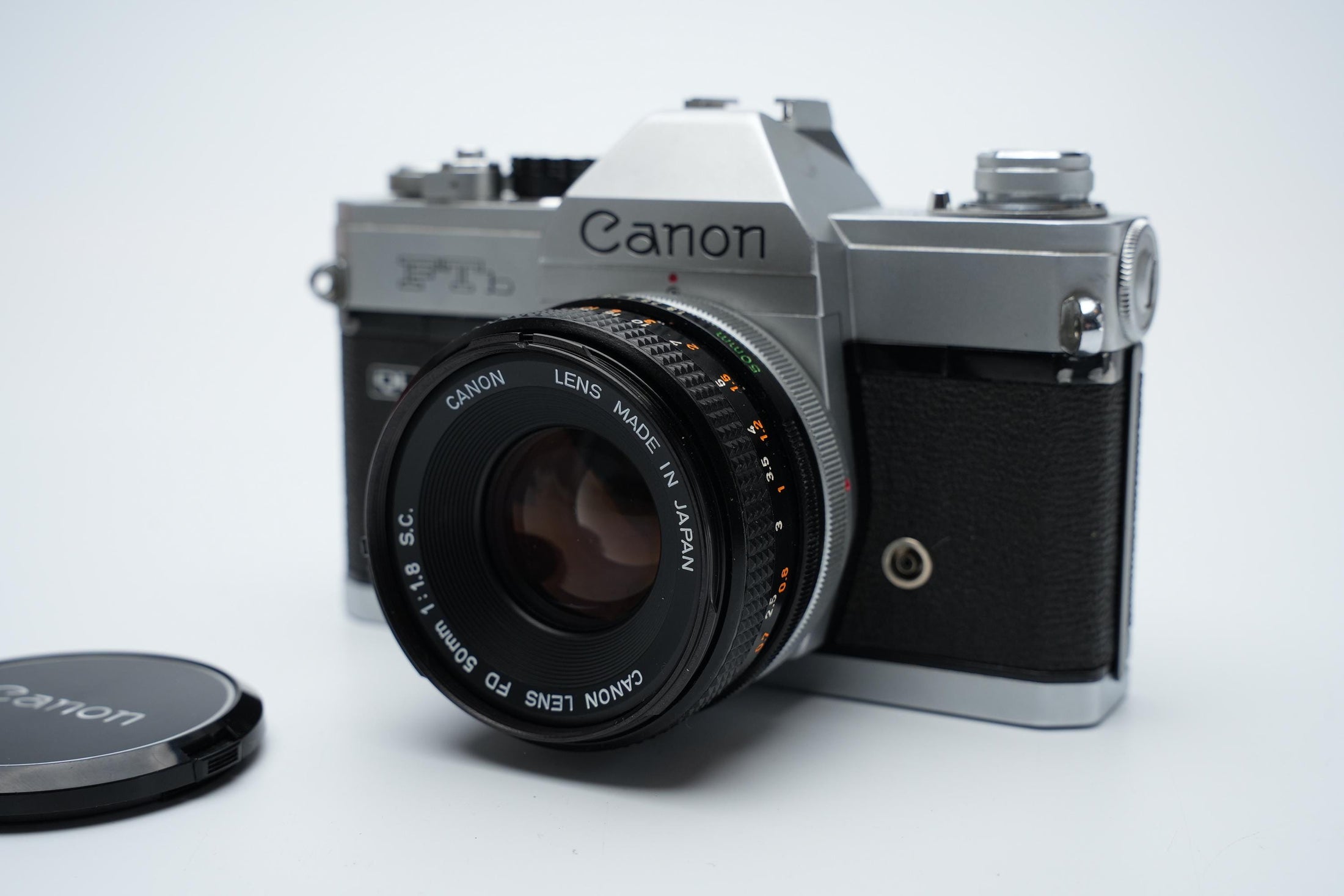 Canon FTb QL 35mm Spiegelreflexcamera met 50mm f/1.8 Lens – Compleet in Originele Doos