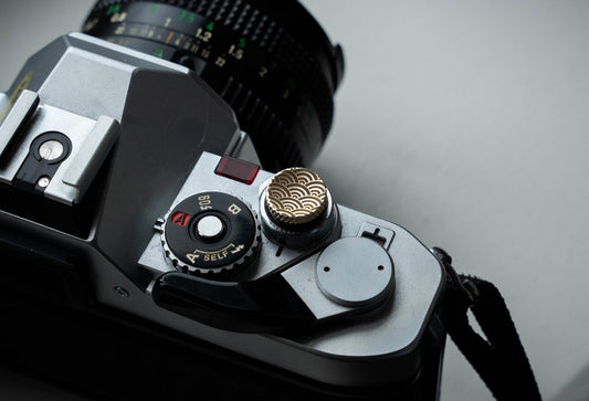 Handgemaakte Gegraveerde Ontspanknop – Vintage & Moderne Camera Accessoire