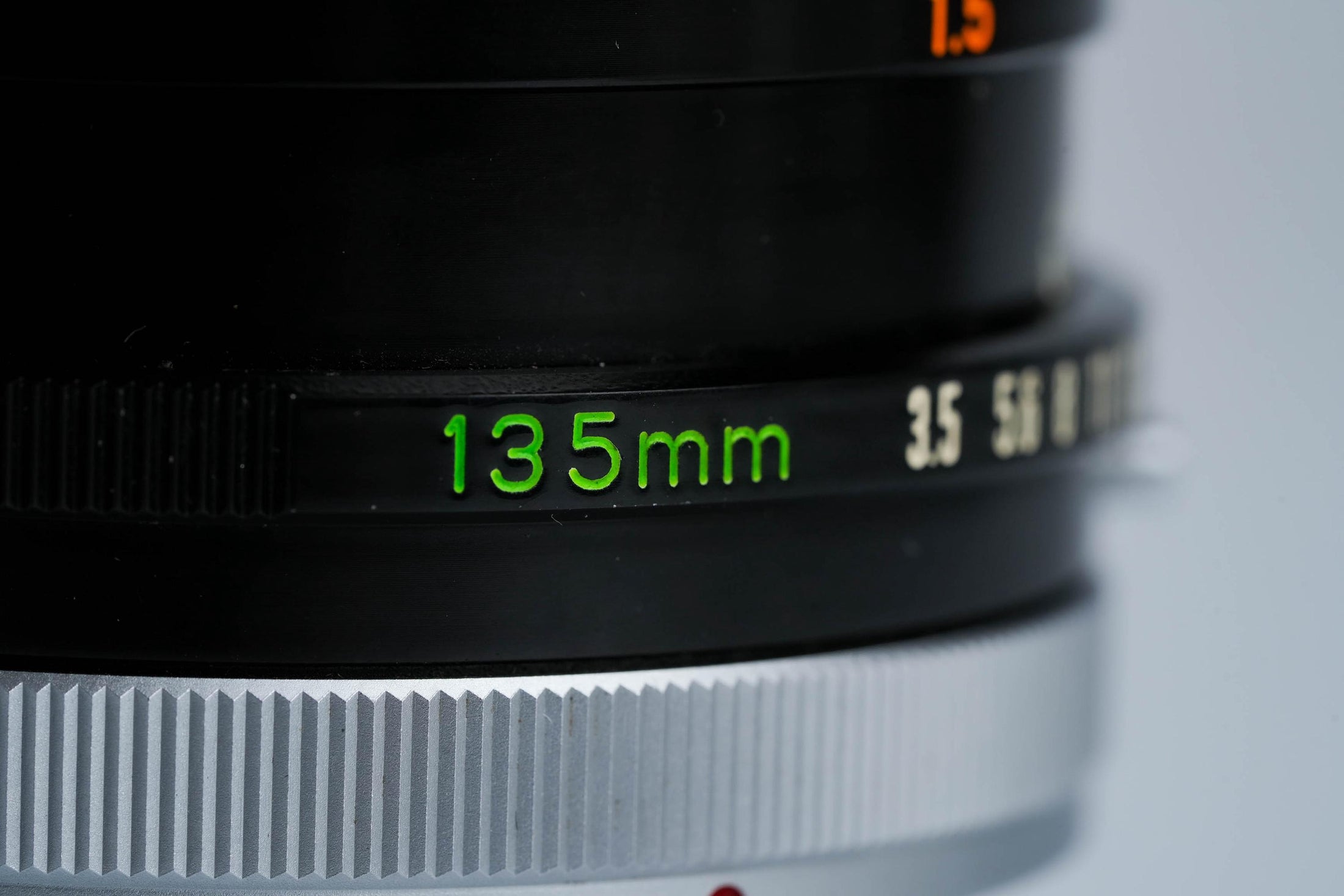 Canon FD 135mm f/3.5 S.C. Telelens – Klassieke Portretspecialist met Schitterende Bokeh