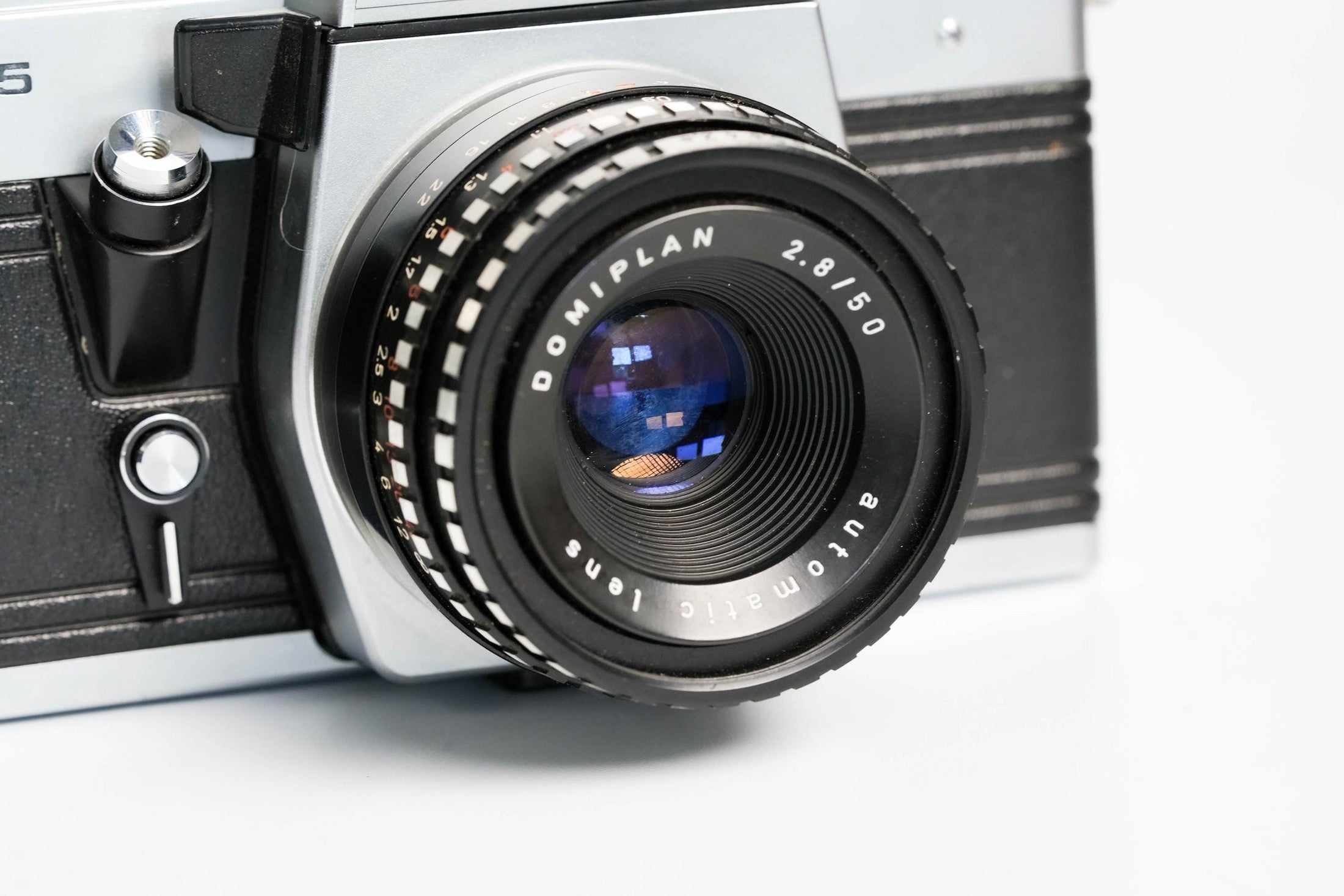 Praktica MTL 5 + Domiplan 50mm f/2.8 + gratis 35mm film – Betrouwbare vintage SLR