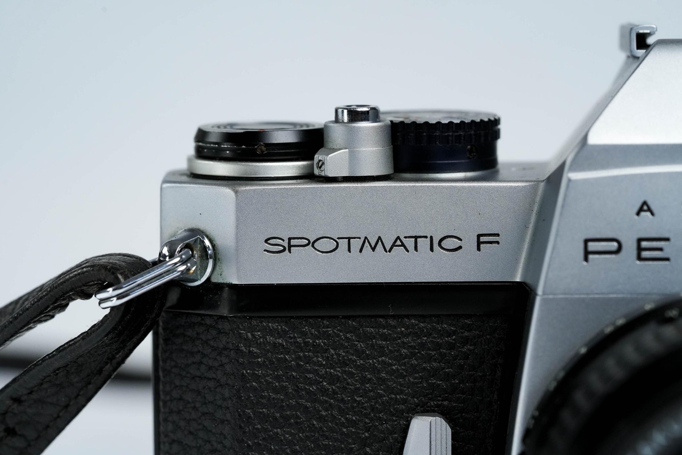 Pentax Spotmatic F + SMC Takumar 55mm f/1.8 – Volledig werkend + gratis 35mm film