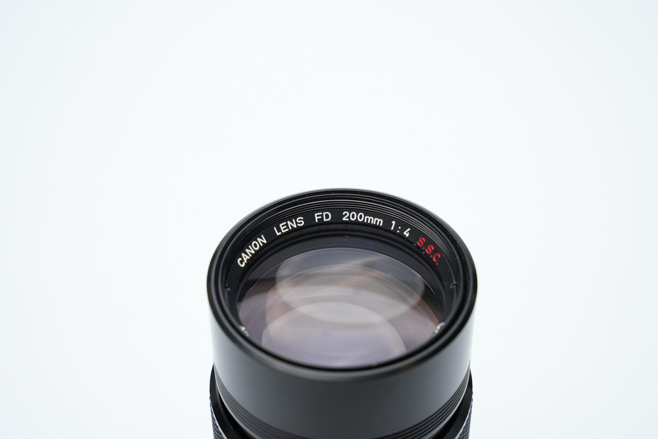 Canon FD 200mm f/4 S.S.C. Telelens - Iconische Optiek met Reinigingspotentieel