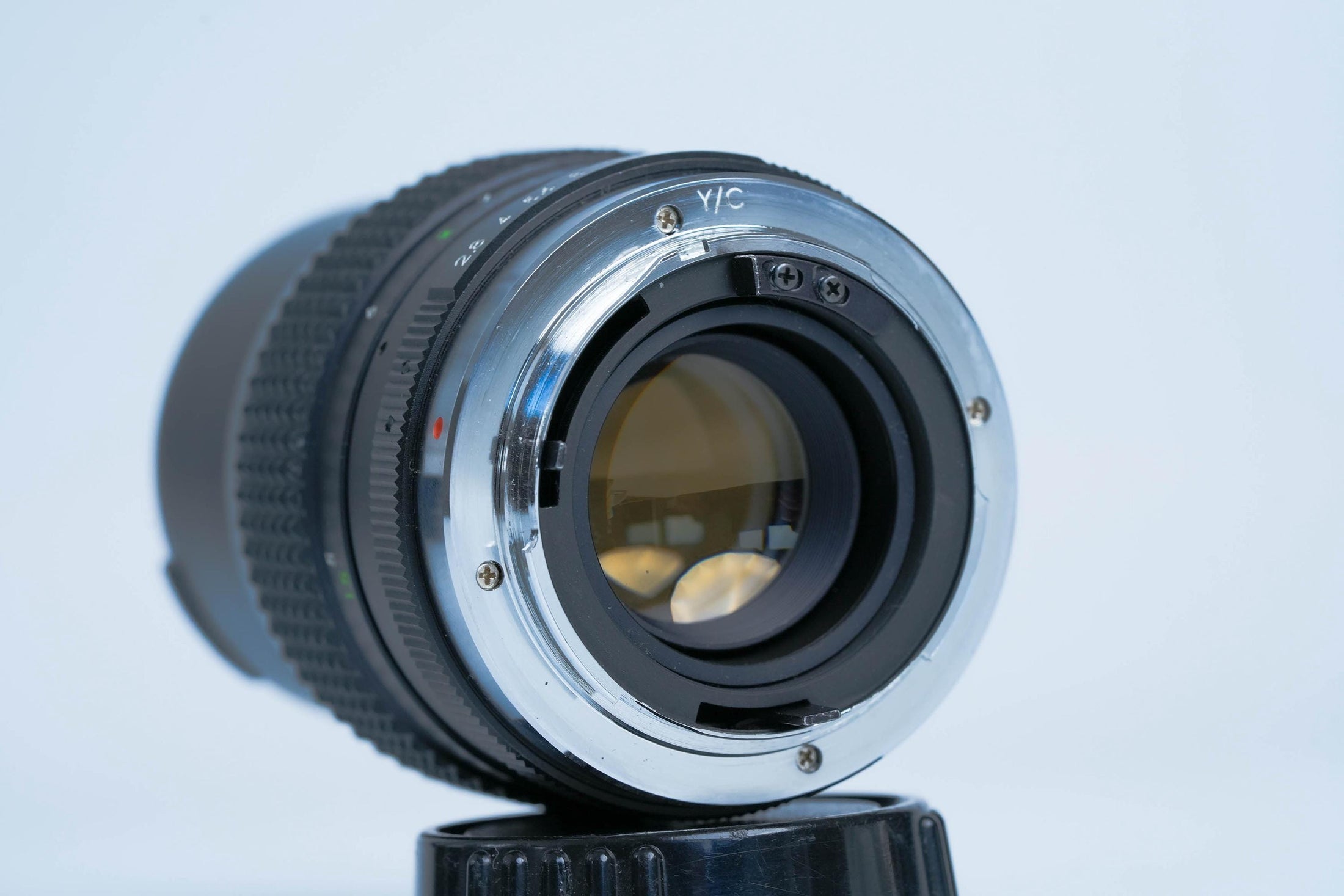 Sun 135mm f/2.8 Telelens (Yashica/Contax vatting) – Vintage MF Lens | Volledig Werkend