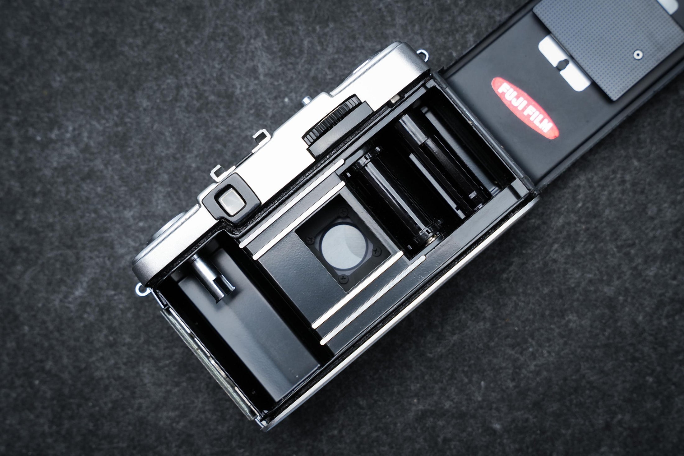 Olympus Pen EE-2 Half-Frame + gratis Kodak film | Iconische Vintage Point & Shoot uit 1968 | Voor Straatfotografie, Reizigers en Creatieven