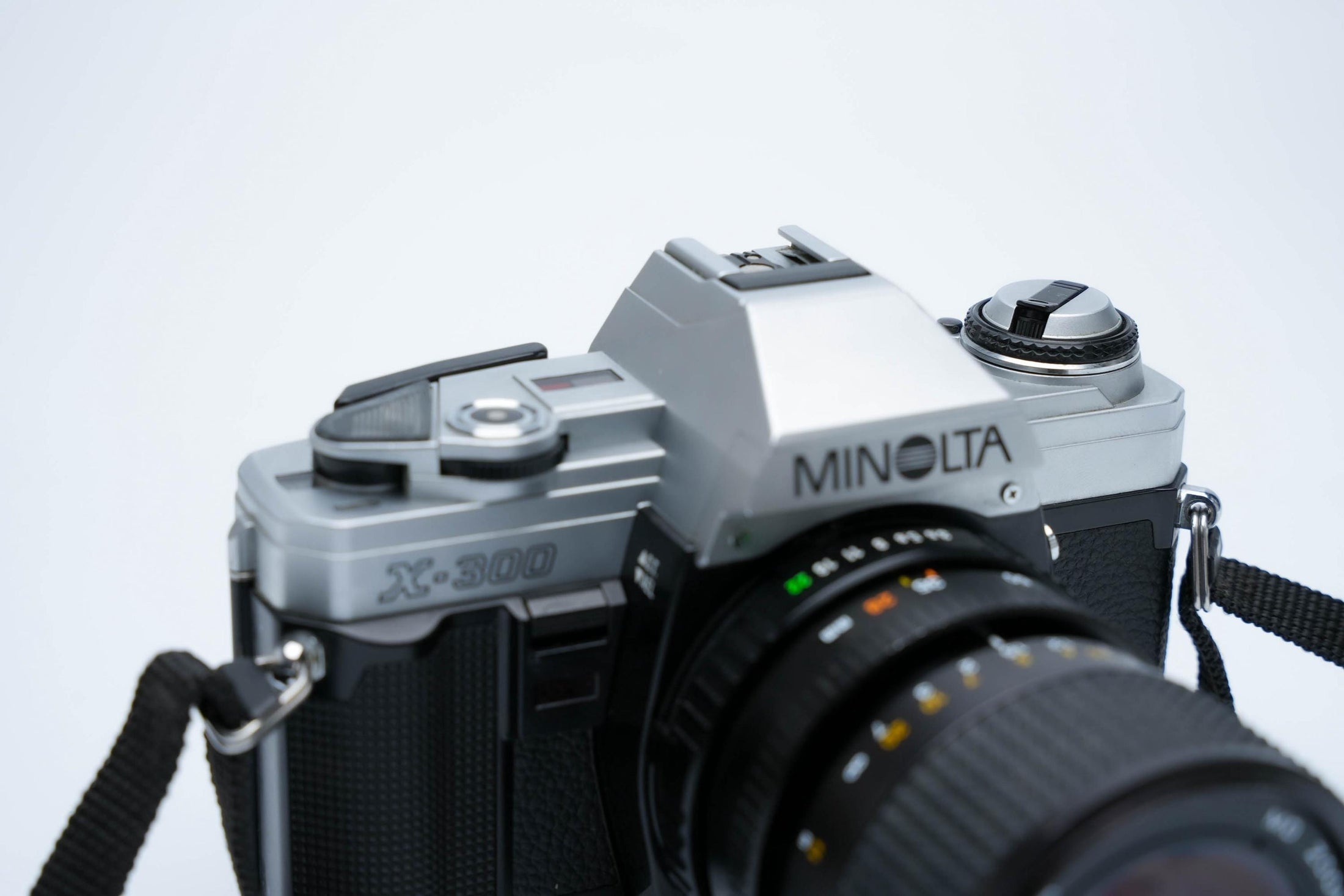 Minolta X-300 – MD Zoom 28-70mm f/3.5-4.8 + Gratis Kodak Gold
