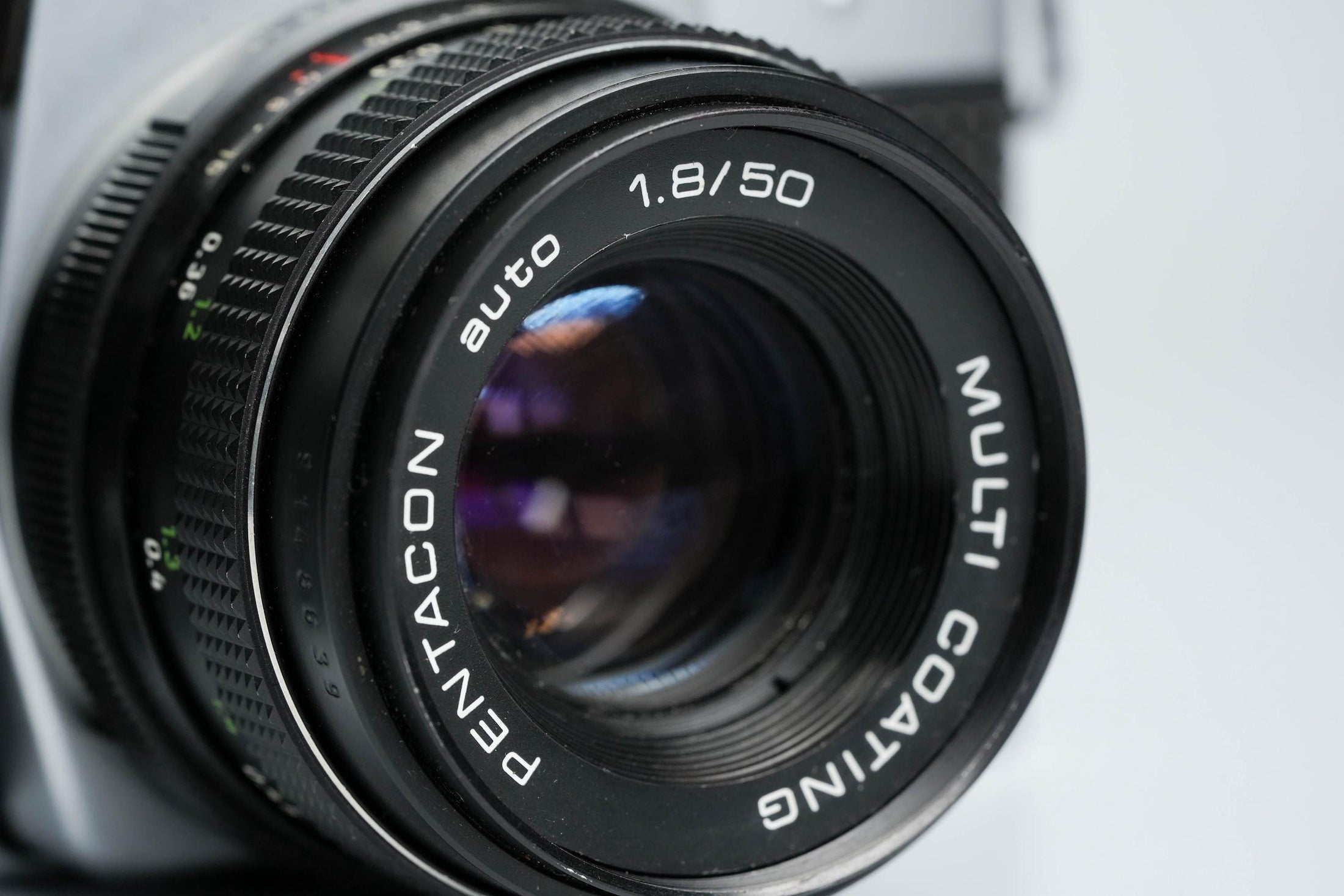Praktica MTL 3 + Pentacon 50mm f/1.8 – Klassieke Oost-Duitse SLR met scherpe prime-lens