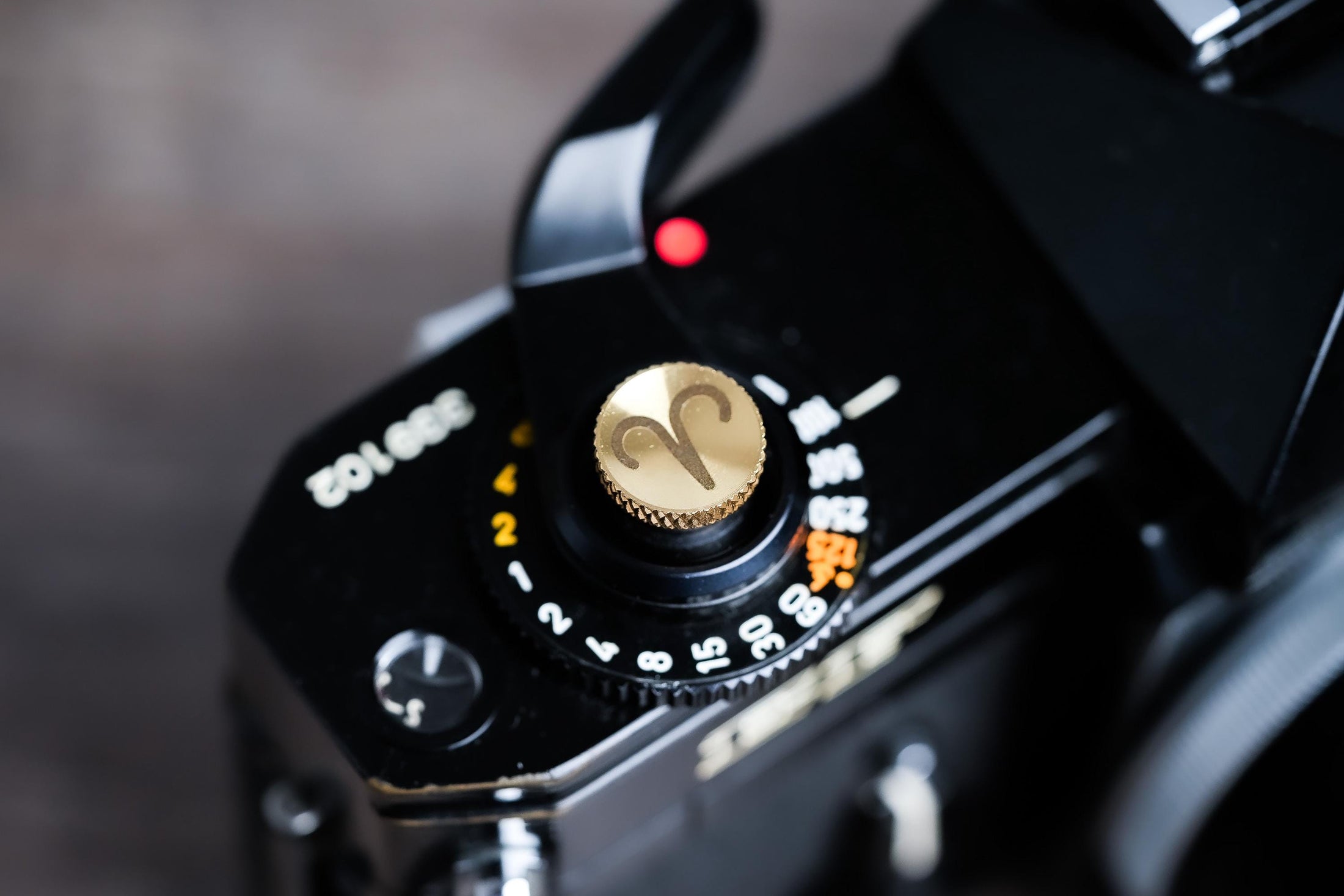 Ontspanknop sterrenbeeld Ram – Aries symbool – licht messing – gelaserd & handgemaakt