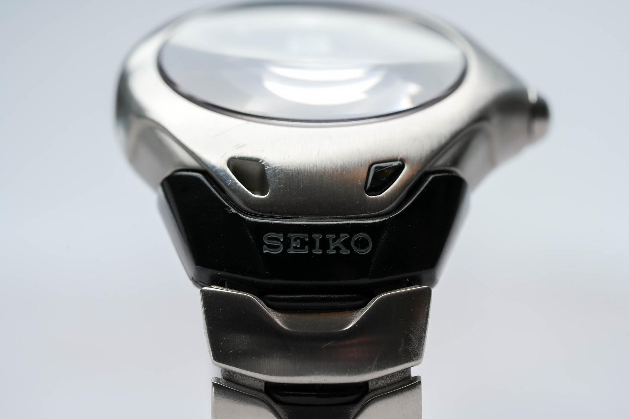 Seiko 5J22-0A70 – Innovatief Kinetic Auto Relay-horloge met Futuristisch Design by Unseend