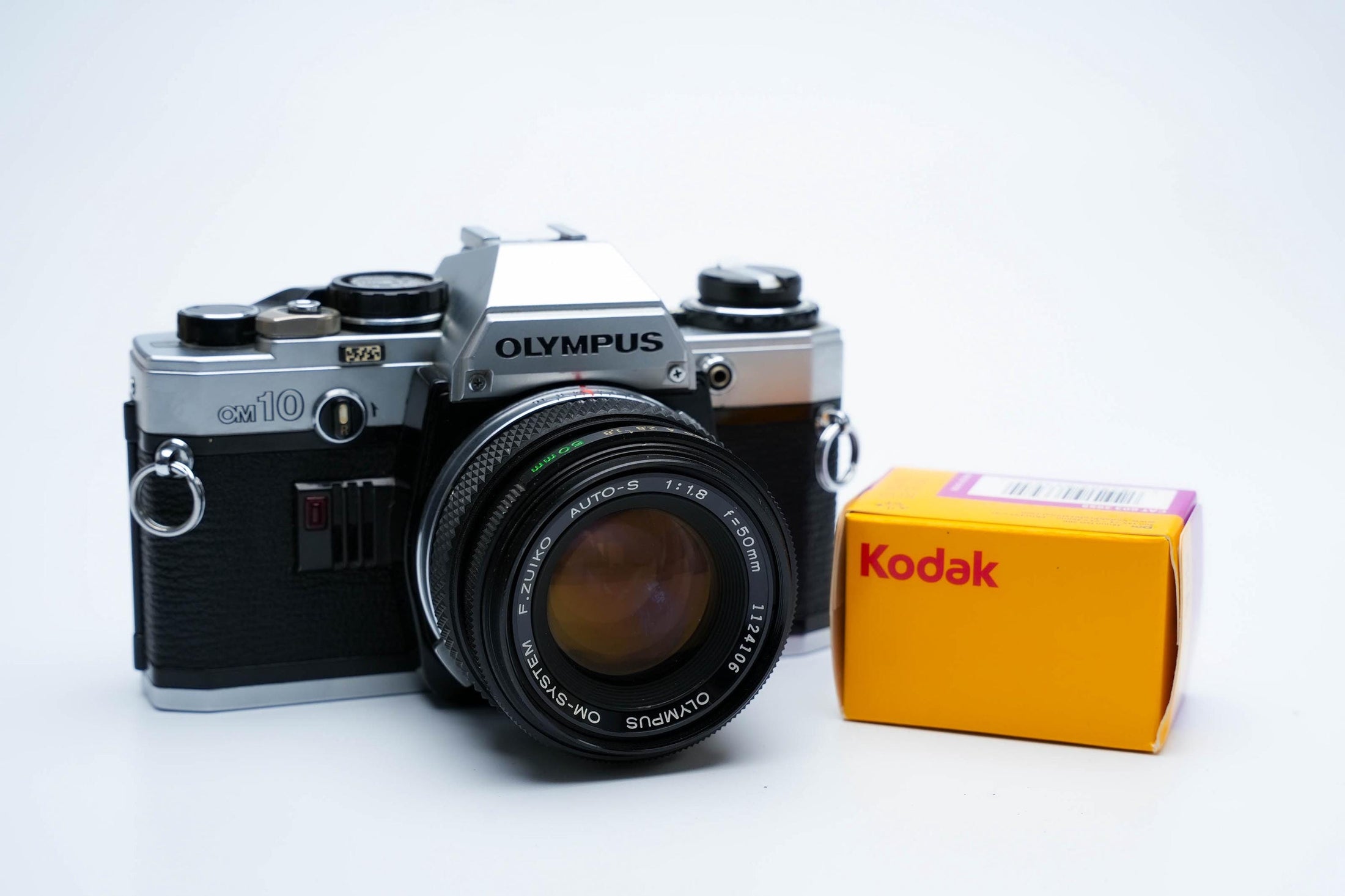 Olympus OM-10 – Zuiko 50mm f/1.8 + Gratis Kodak Gold 35mm Film