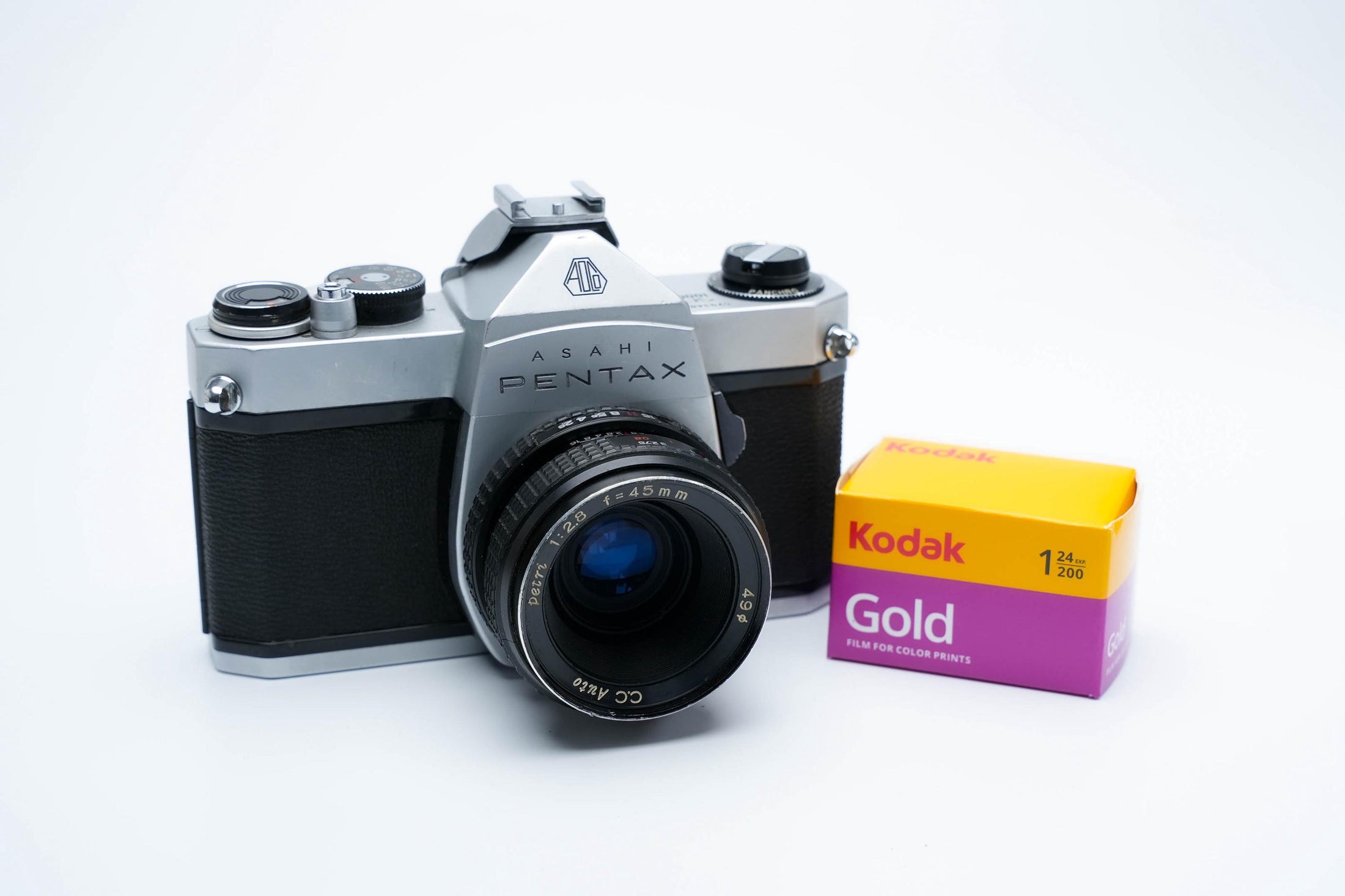 Pentax SP1000 –  Petri 45mm f/2.8 + Gratis Kodak Gold 35mm Film