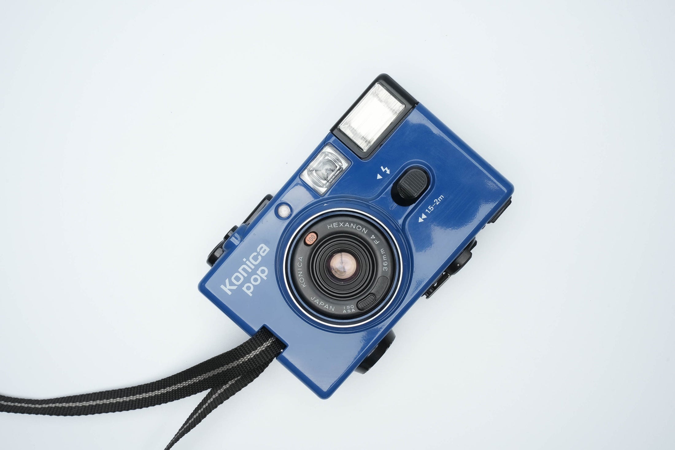 Konica Pop blauw - vintage point and shoot camera