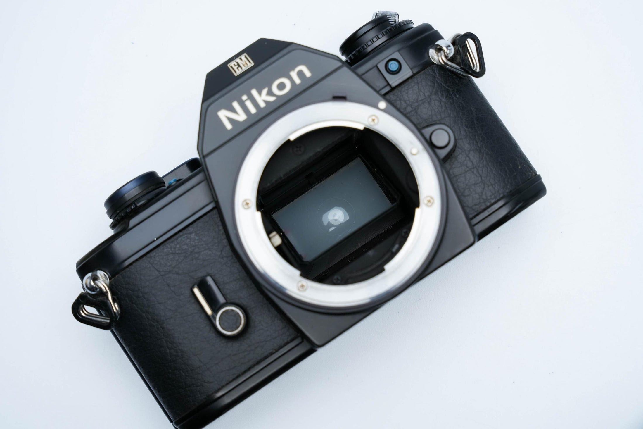 Nikon EM –  Nikon Series E 50mm f/1.8 + Gratis Kodak Gold 35mm Film