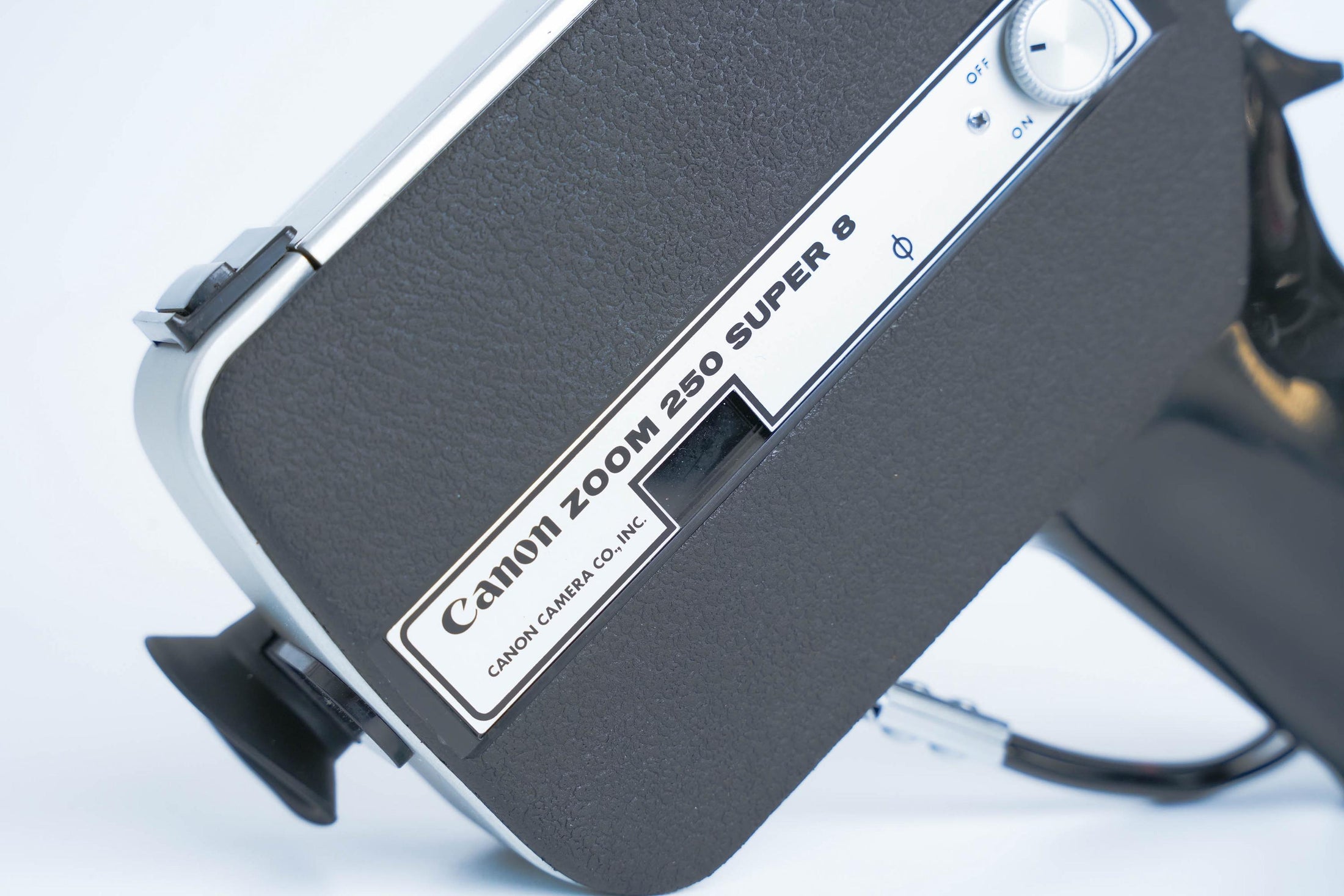 Canon Zoom 250 Super 8 – Vintage Filmcamera met 10.8-27mm Lens | Compleet en Werkend