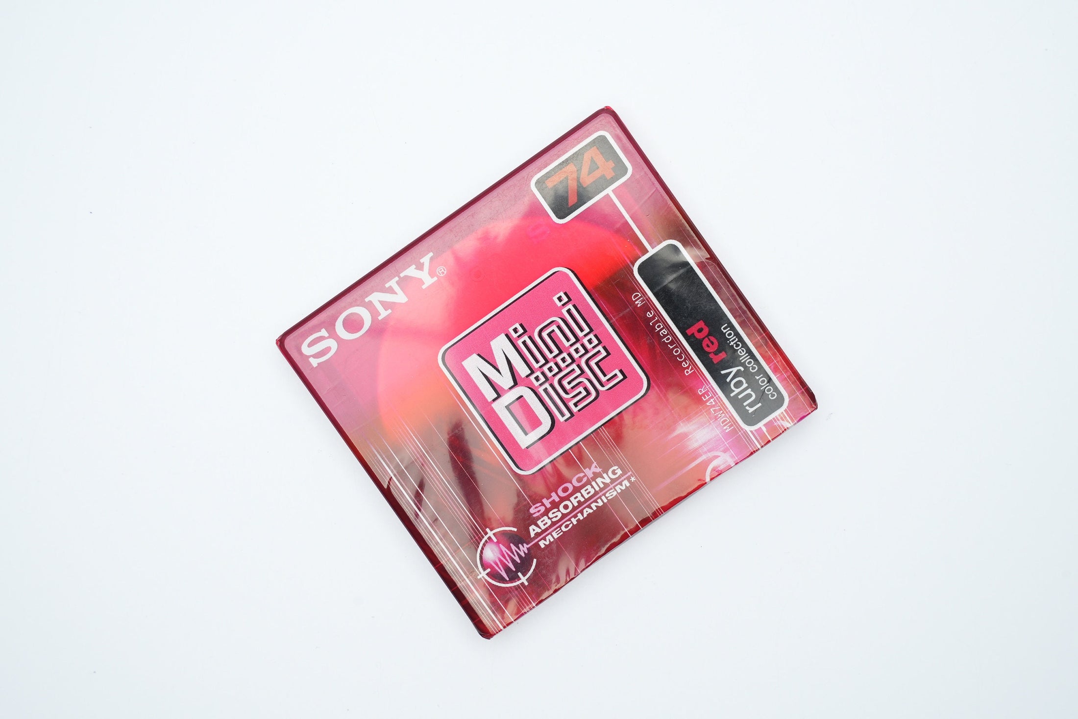 Sony MiniDisc 74 minuten Ruby Red – Shock Absorbing Mechanism – Vintage Opnamemedia Nieuw in Verpakking