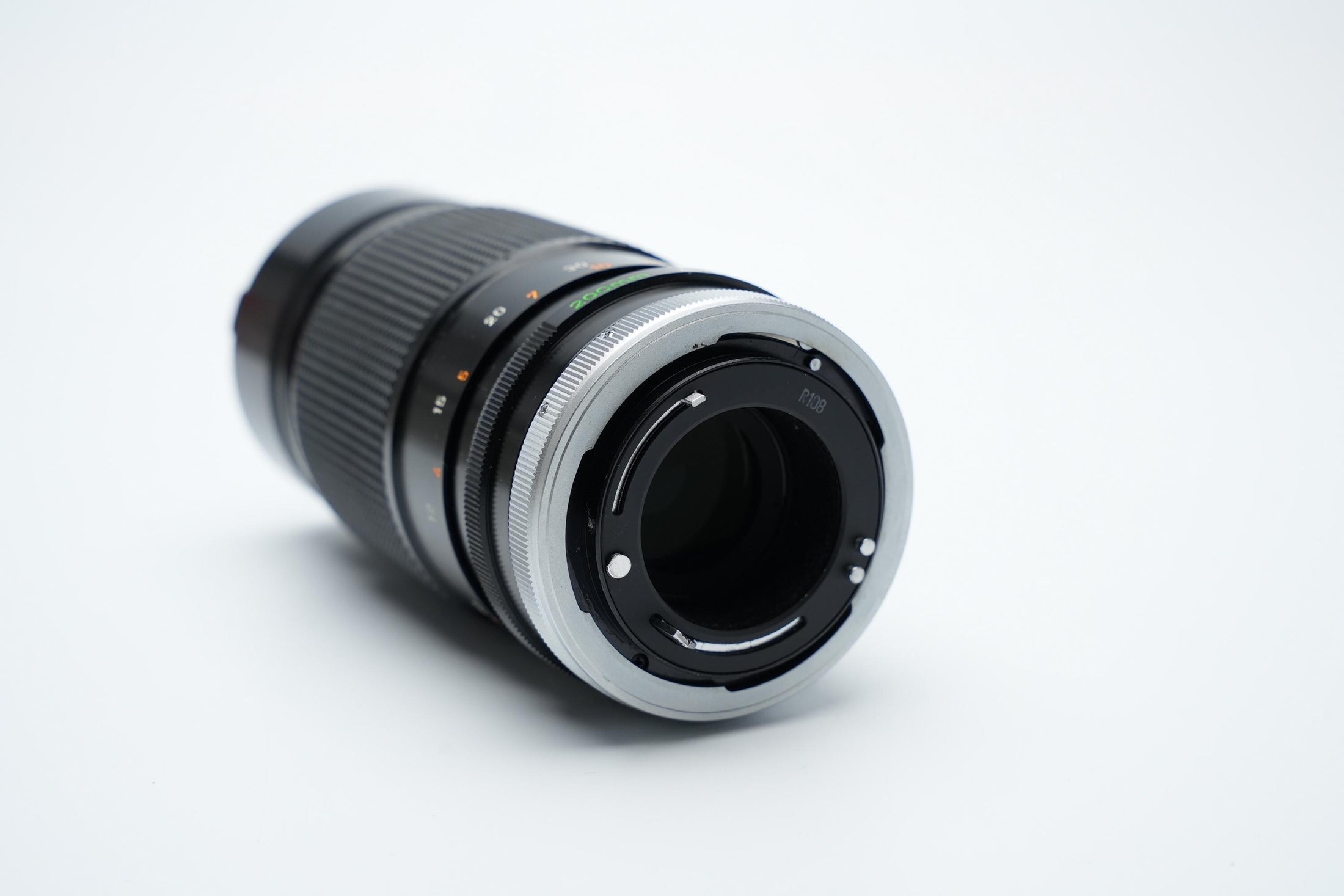Canon FD 200mm f/4 S.S.C. Telelens - Iconische Optiek met Reinigingspotentieel