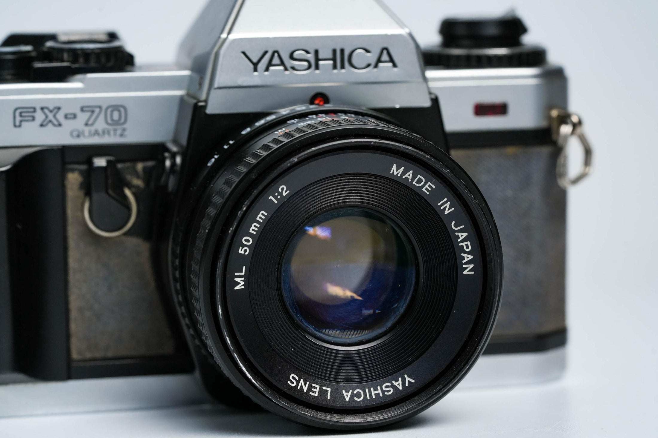 Yashica FX-70 Quartz + Yashica 50mm f/2 + Gratis Kodak Gold – Vintage 35mm SLR | Volledig werkend